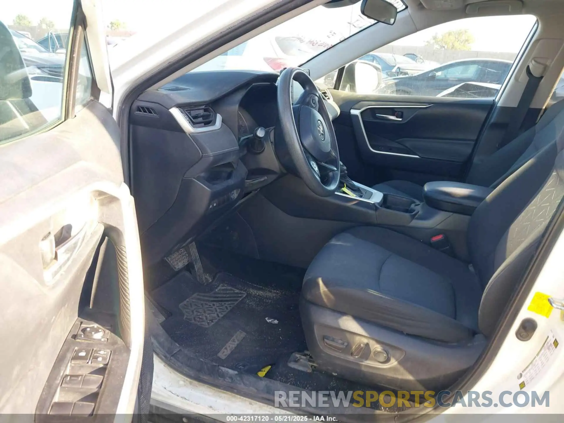 5 fotografías del automóvil dañado 2T3W1RFV3KC002016 TOYOTA RAV4 2019