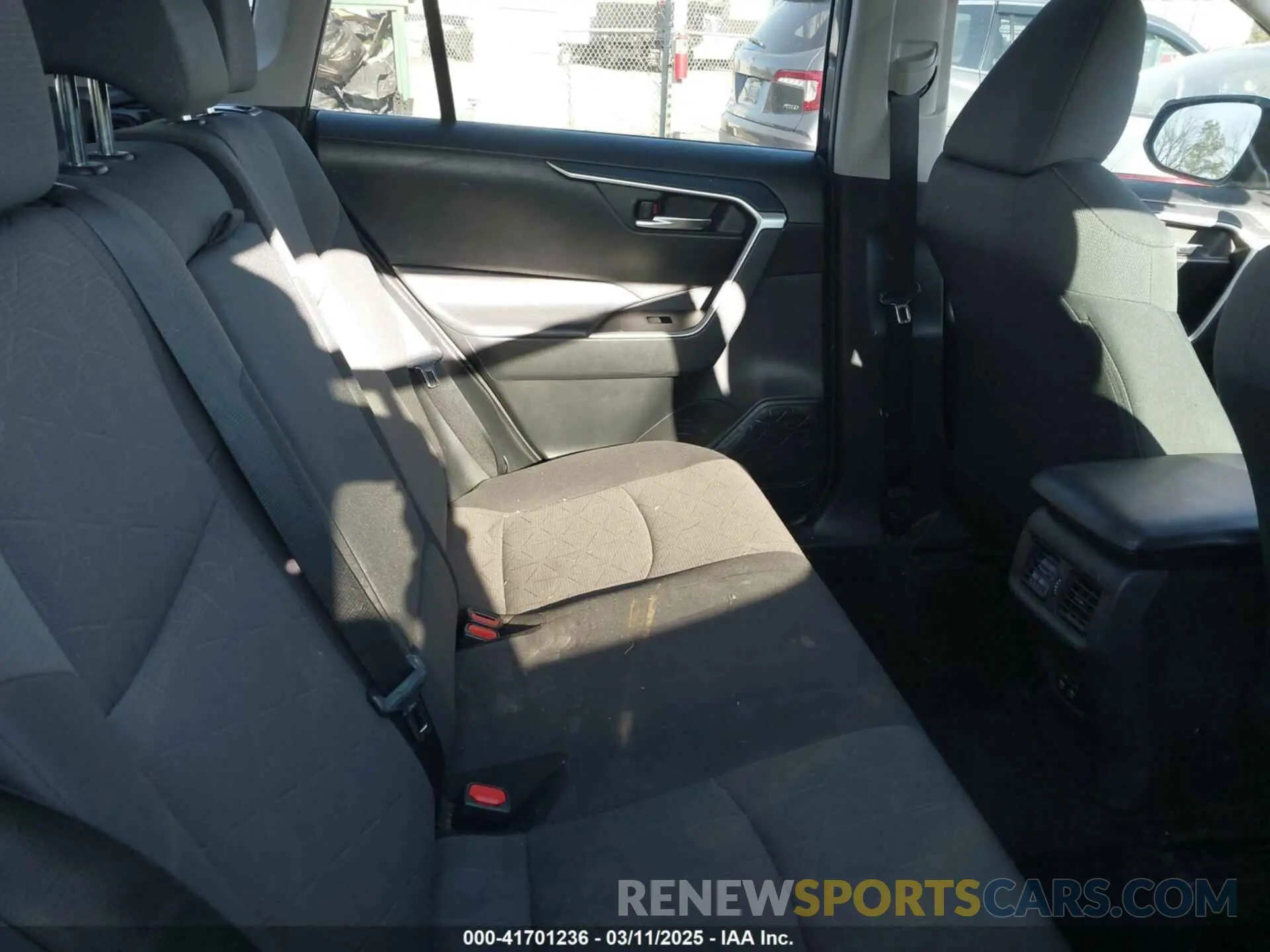 8 fotografías del automóvil dañado 2T3W1RFV3KC002372 TOYOTA RAV4 2019