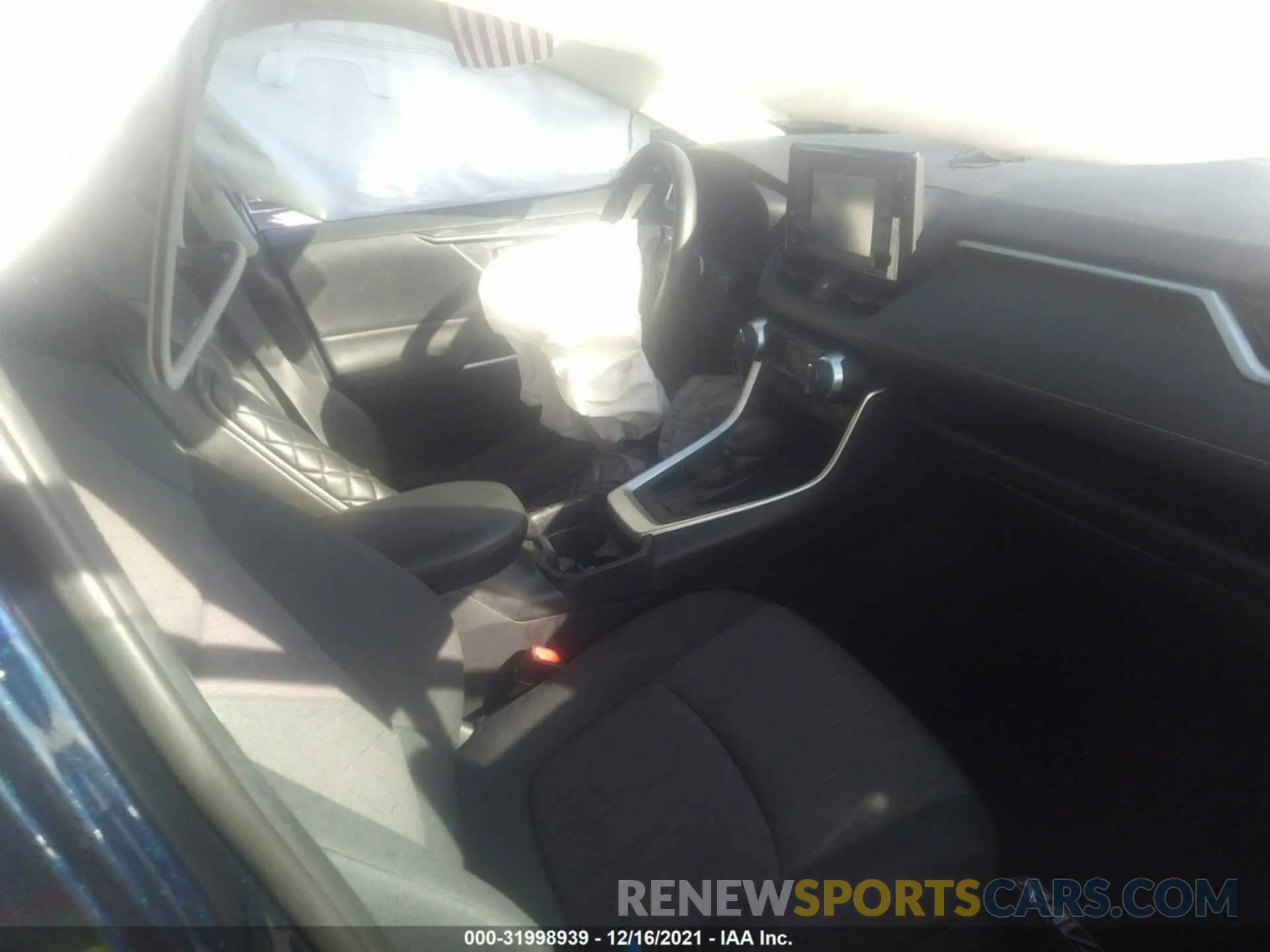 5 fotografías del automóvil dañado 2T3W1RFV4KW028767 TOYOTA RAV4 2019