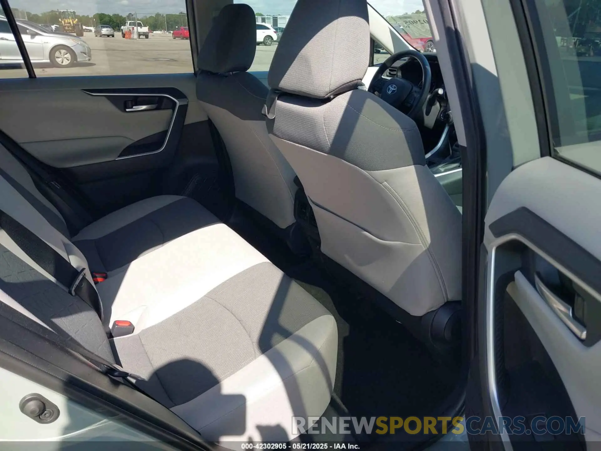 8 fotografías del automóvil dañado 2T3W1RFV4KW057153 TOYOTA RAV4 2019