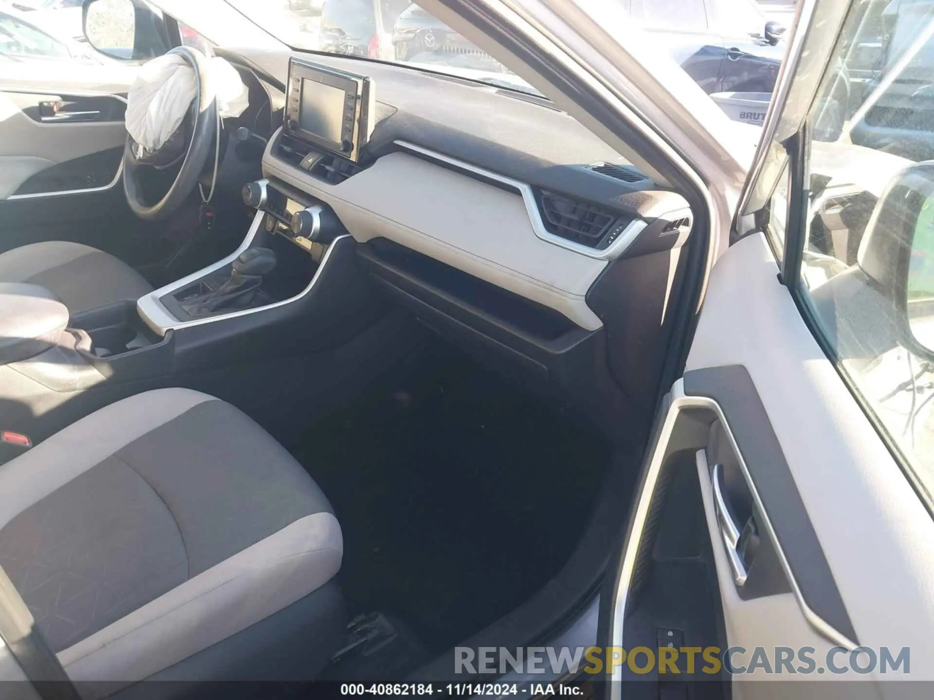 5 fotografías del automóvil dañado 2T3W1RFV5KC027760 TOYOTA RAV4 2019