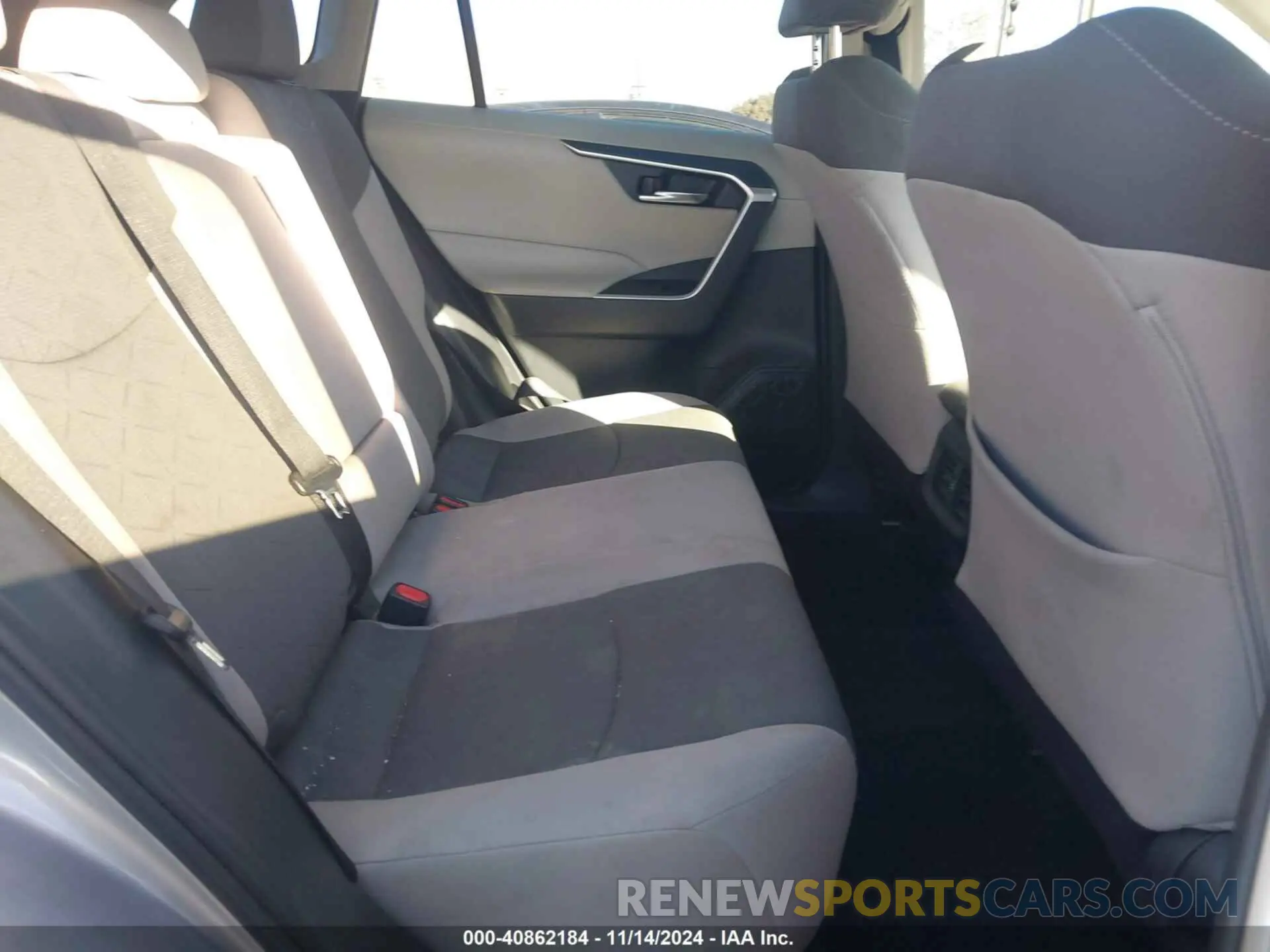 8 fotografías del automóvil dañado 2T3W1RFV5KC027760 TOYOTA RAV4 2019