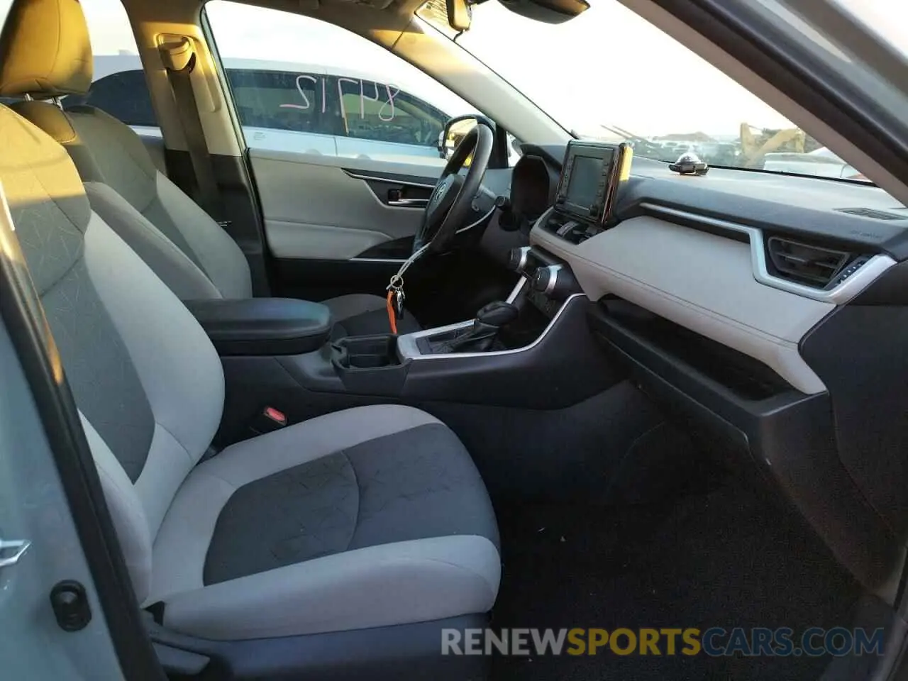 5 fotografías del automóvil dañado 2T3W1RFV5KC033221 TOYOTA RAV4 2019