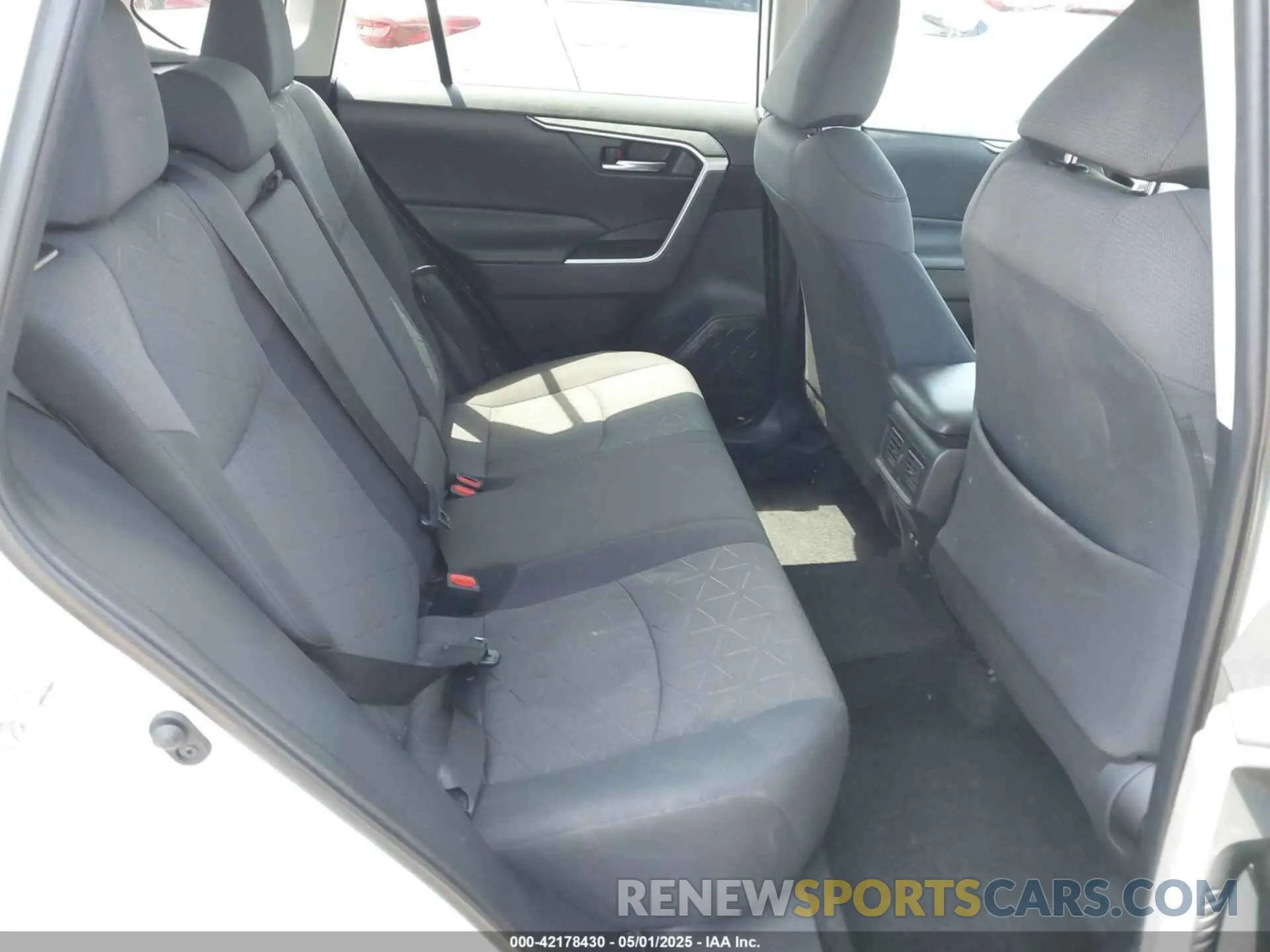 8 fotografías del automóvil dañado 2T3W1RFV6KC024382 TOYOTA RAV4 2019