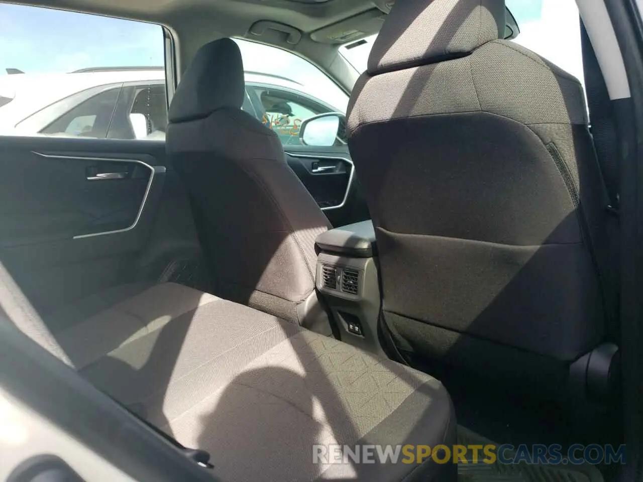 6 fotografías del automóvil dañado 2T3W1RFV6KC030053 TOYOTA RAV4 2019