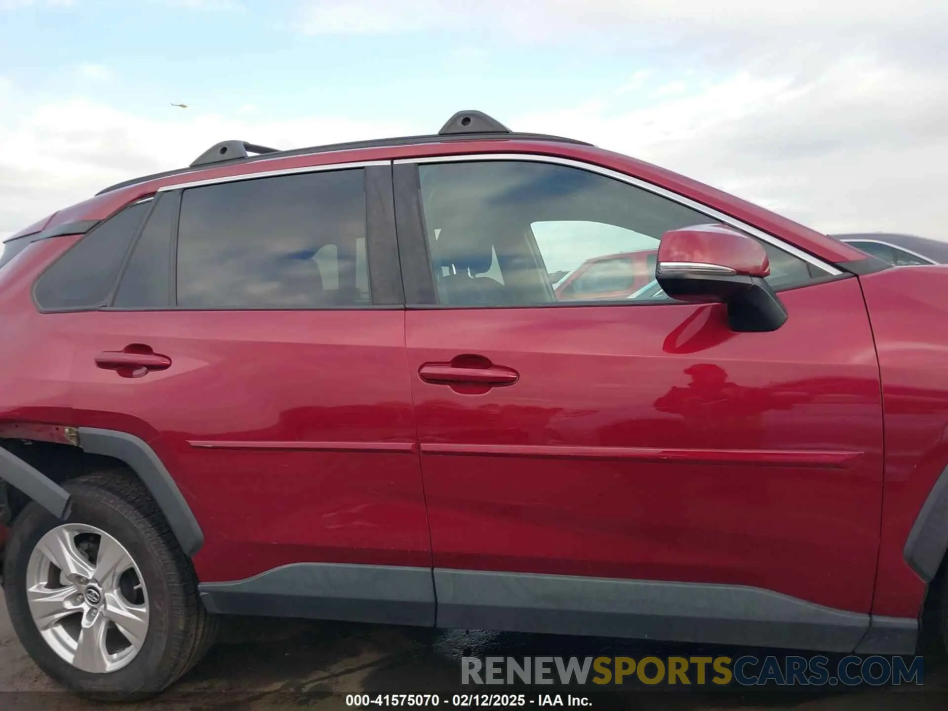 13 fotografías del automóvil dañado 2T3W1RFV6KW050916 TOYOTA RAV4 2019