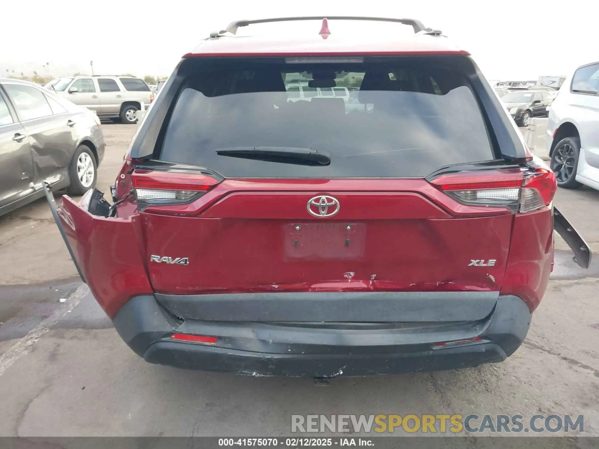16 fotografías del automóvil dañado 2T3W1RFV6KW050916 TOYOTA RAV4 2019