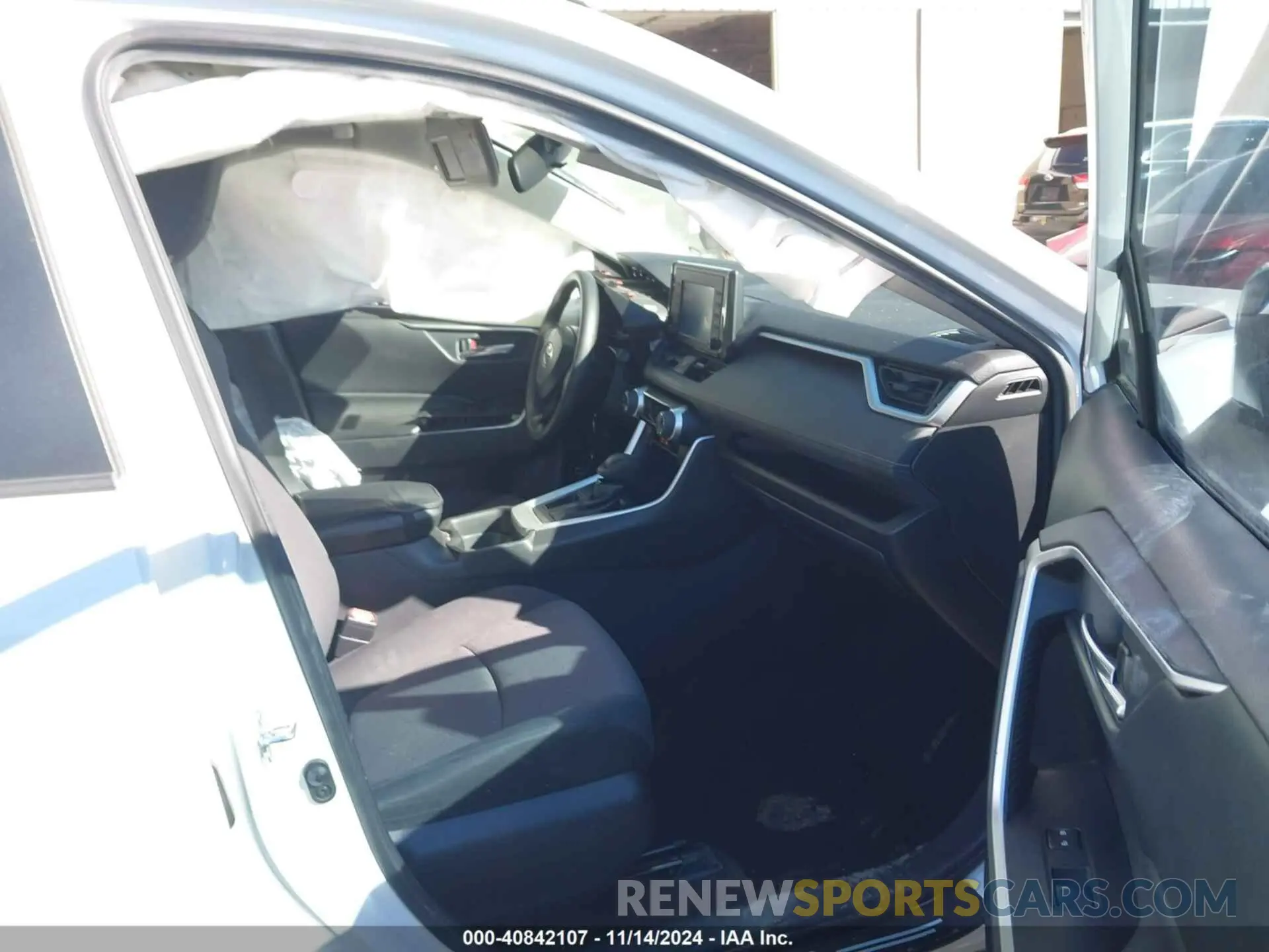 5 fotografías del automóvil dañado 2T3W1RFV8KW031560 TOYOTA RAV4 2019