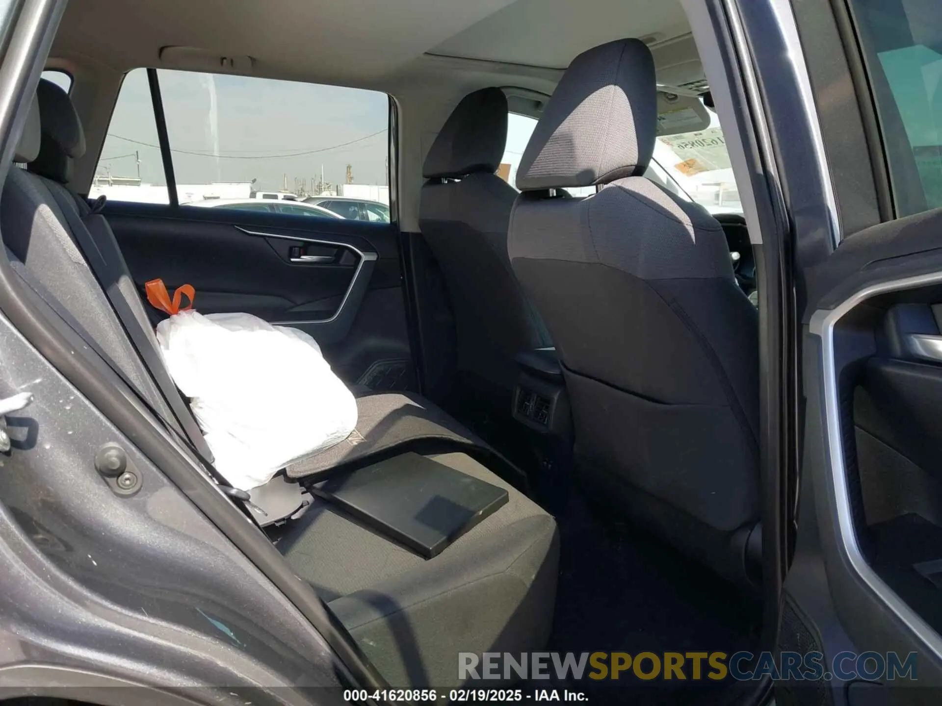 8 fotografías del automóvil dañado 2T3W1RFV8KW049489 TOYOTA RAV4 2019