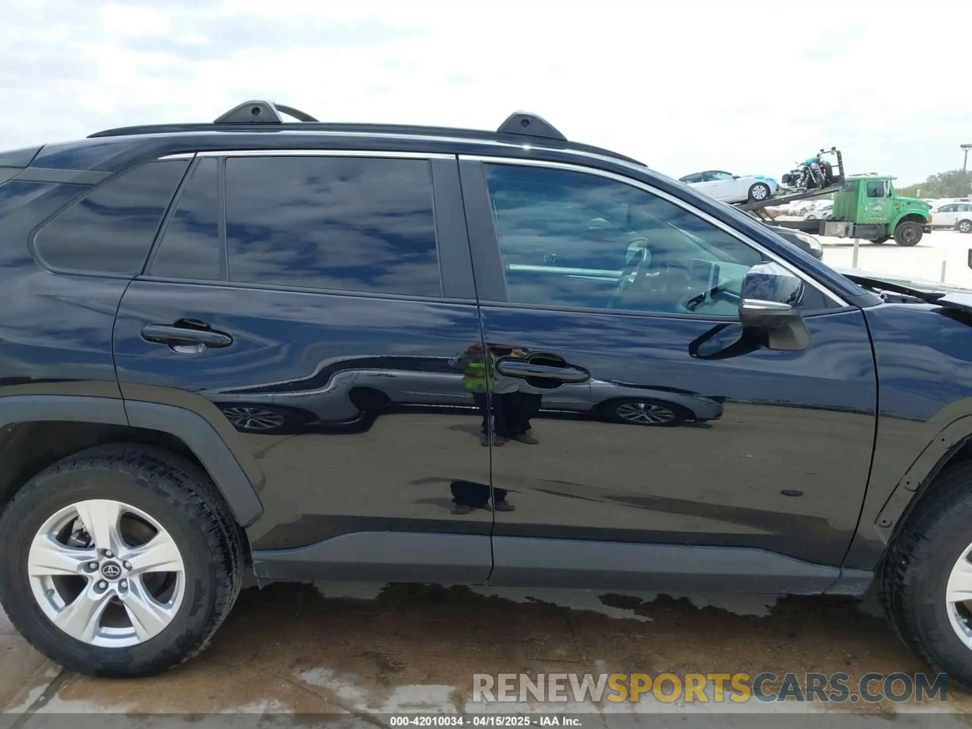 14 fotografías del automóvil dañado 2T3W1RFV9KC009374 TOYOTA RAV4 2019