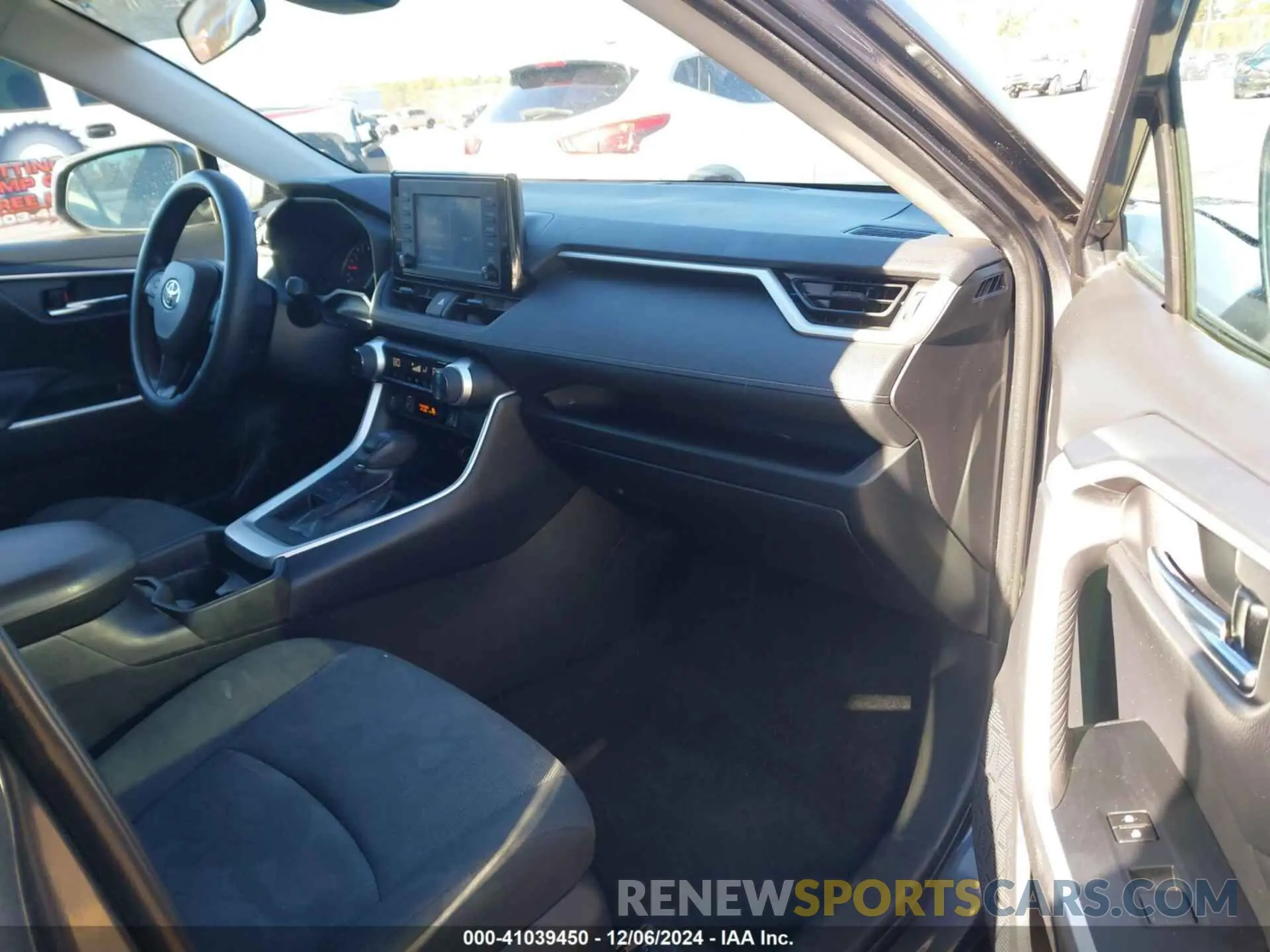5 fotografías del automóvil dañado 2T3W1RFVXKW002884 TOYOTA RAV4 2019