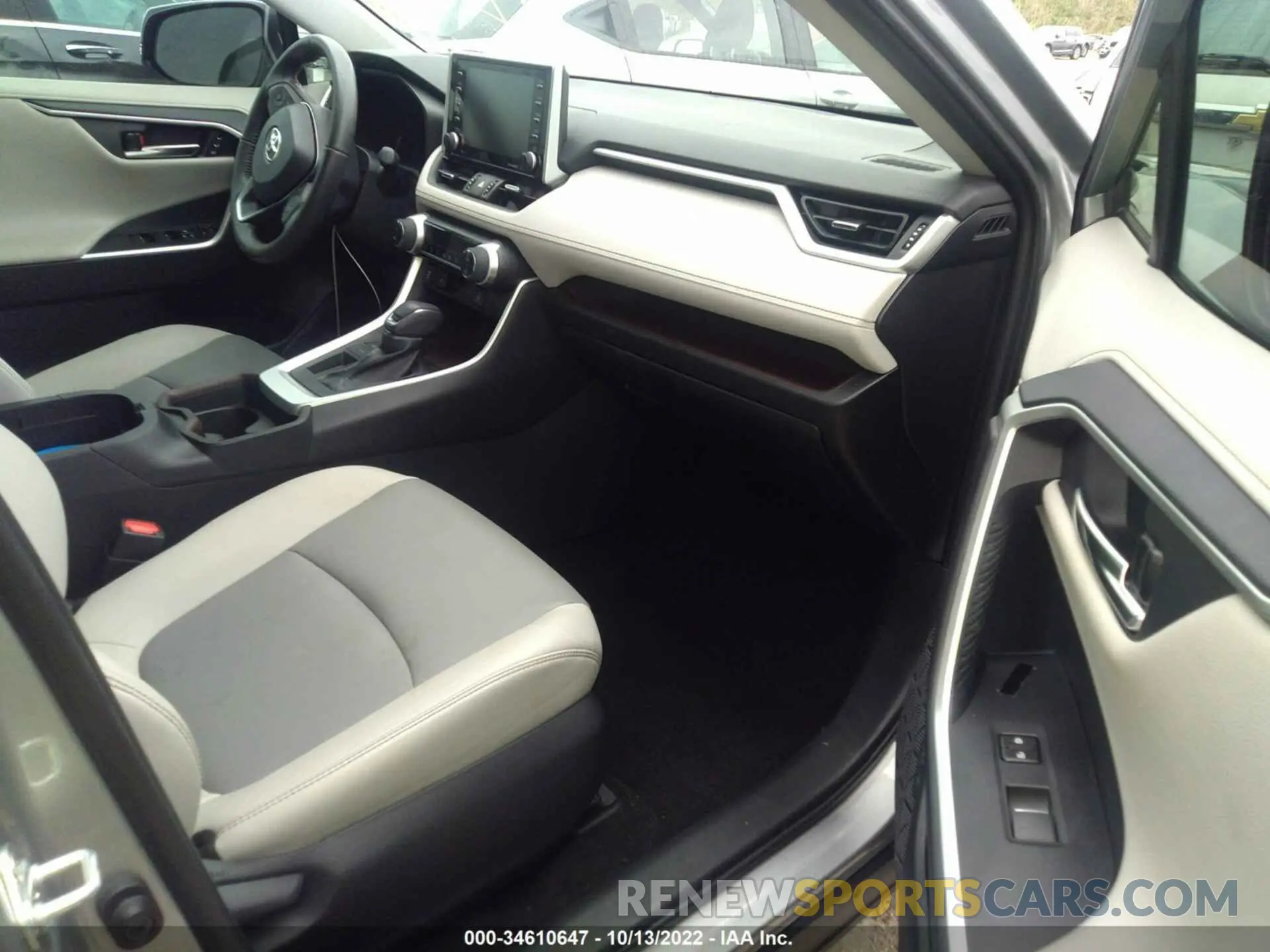 5 fotografías del automóvil dañado 2T3Y1RFV4KC006858 TOYOTA RAV4 2019