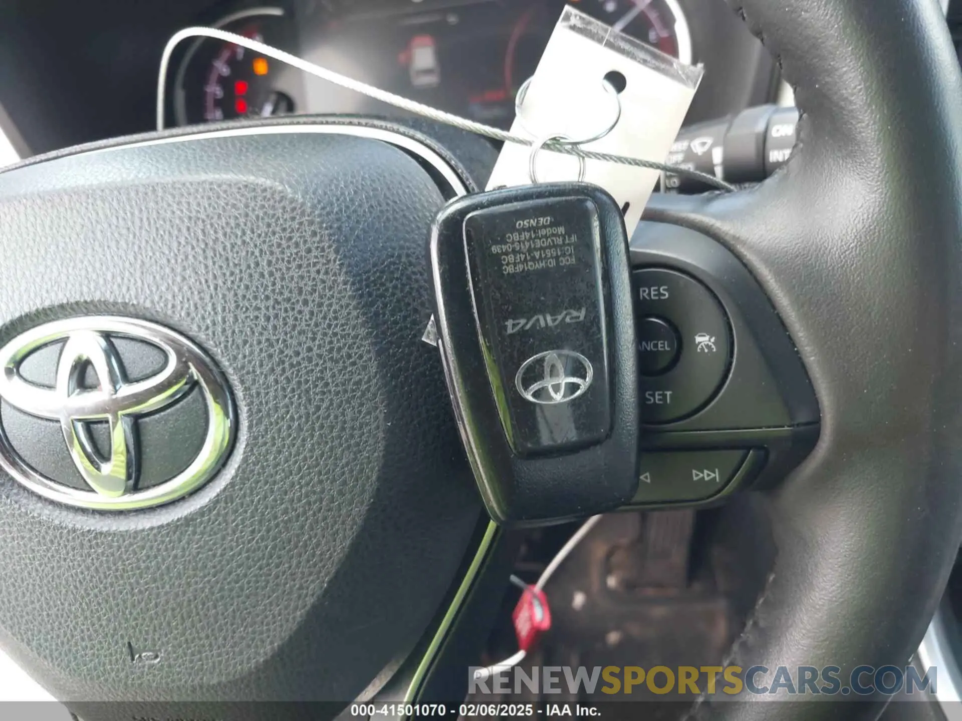 11 fotografías del automóvil dañado 2T3Y1RFV5KW031847 TOYOTA RAV4 2019