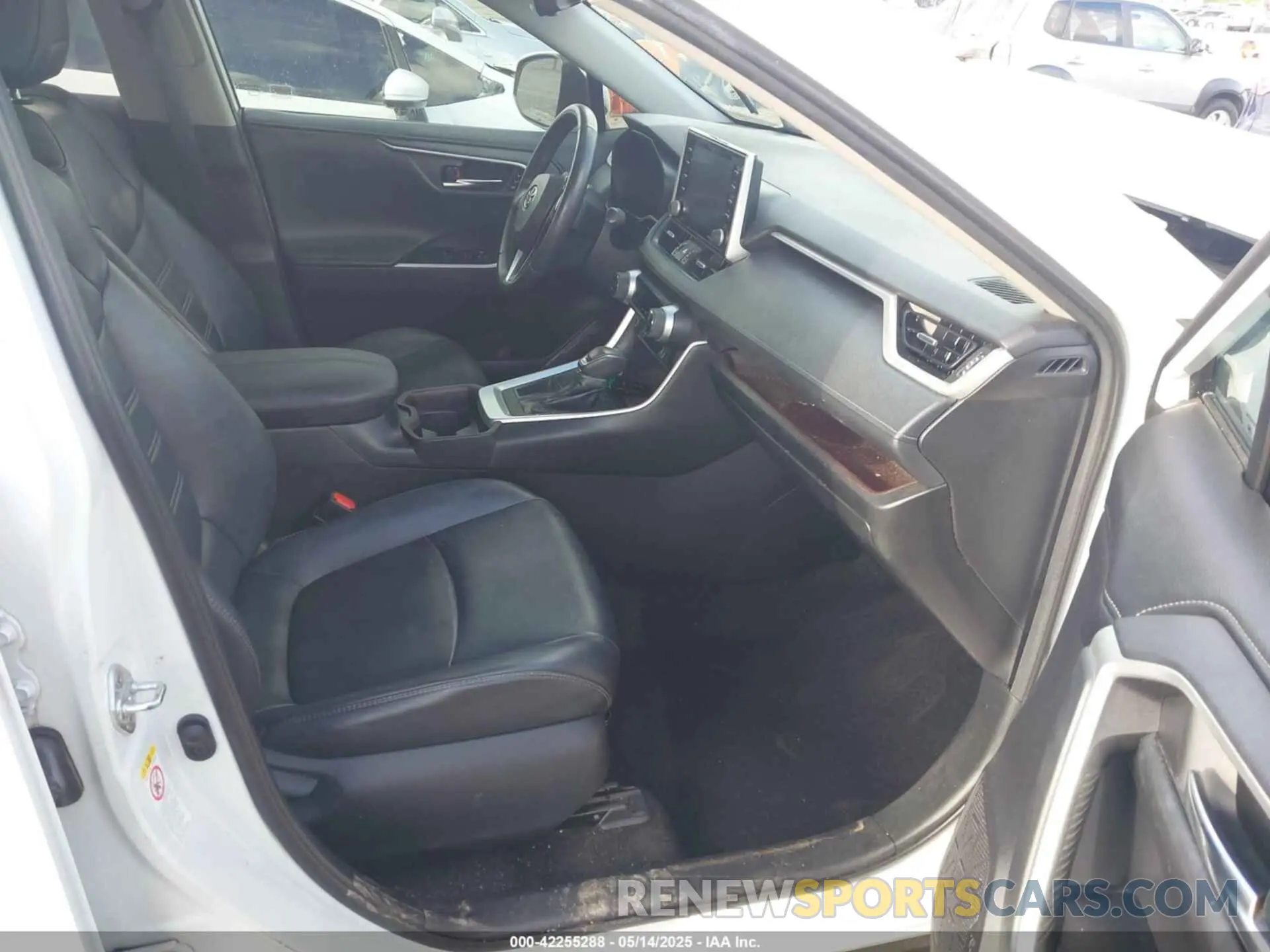 5 fotografías del automóvil dañado 2T3Y1RFV7KW017853 TOYOTA RAV4 2019