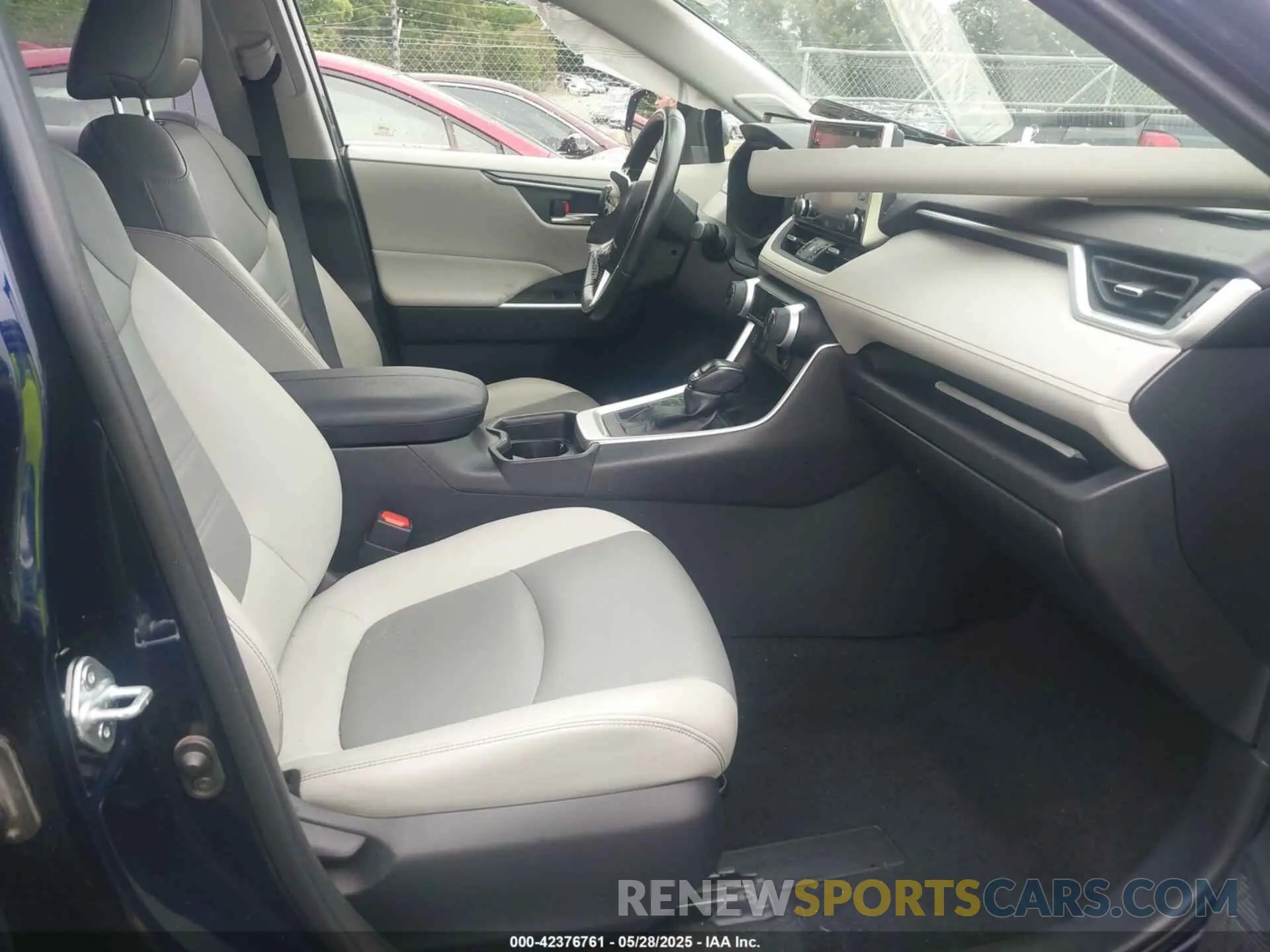 5 fotografías del automóvil dañado JTMA1RFV6KD025764 TOYOTA RAV4 2019