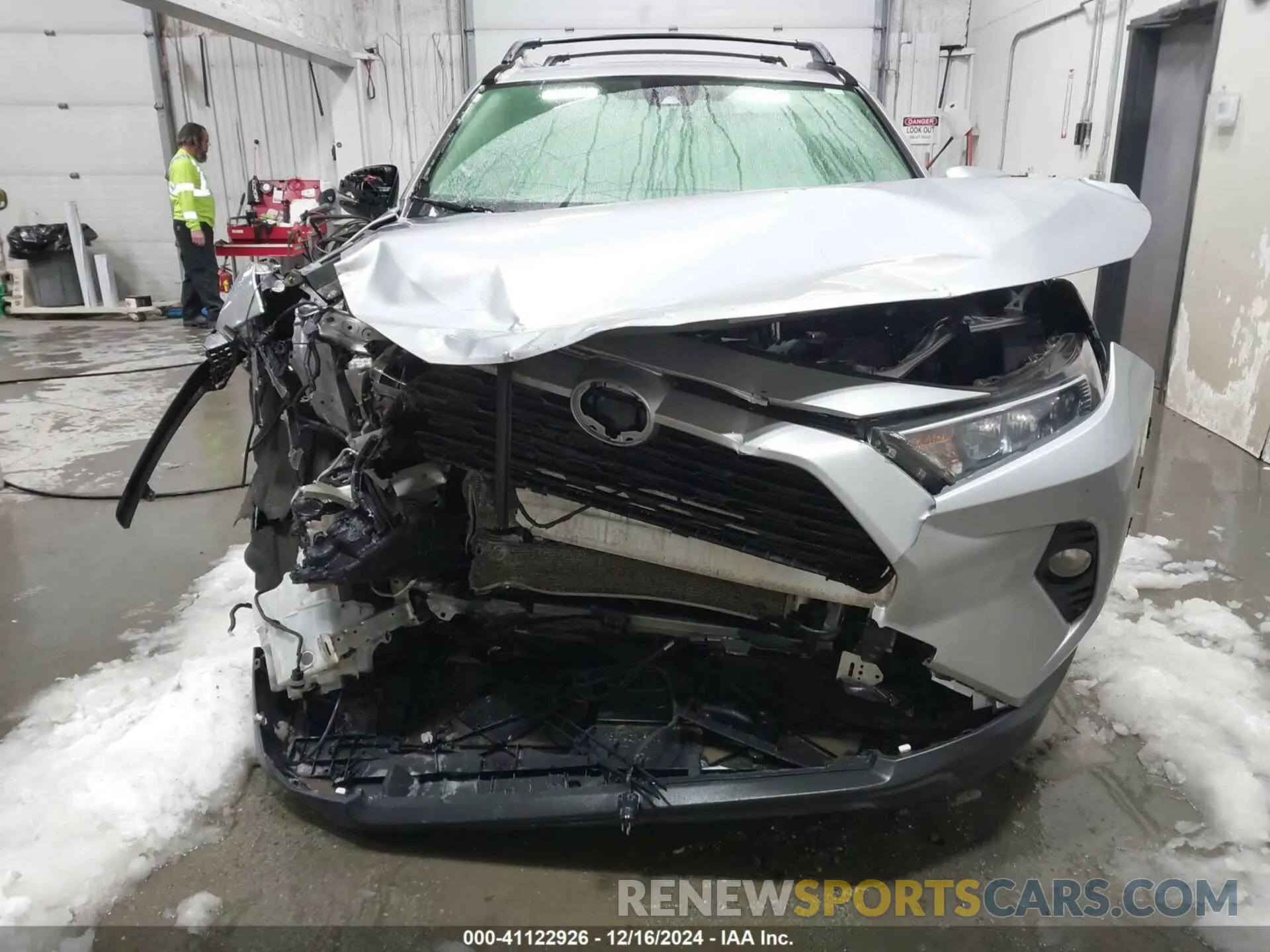 12 fotografías del automóvil dañado JTMA1RFV8KD011378 TOYOTA RAV4 2019