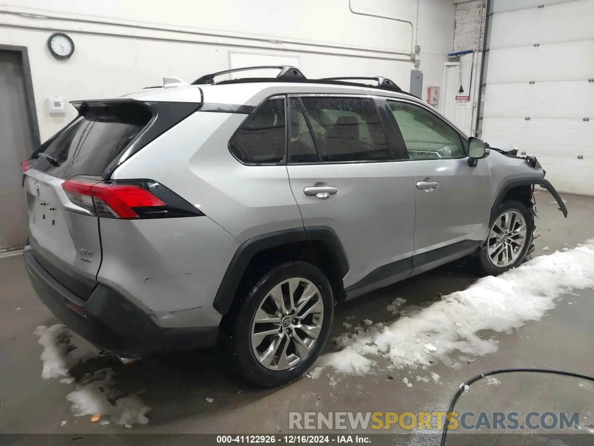 4 fotografías del automóvil dañado JTMA1RFV8KD011378 TOYOTA RAV4 2019