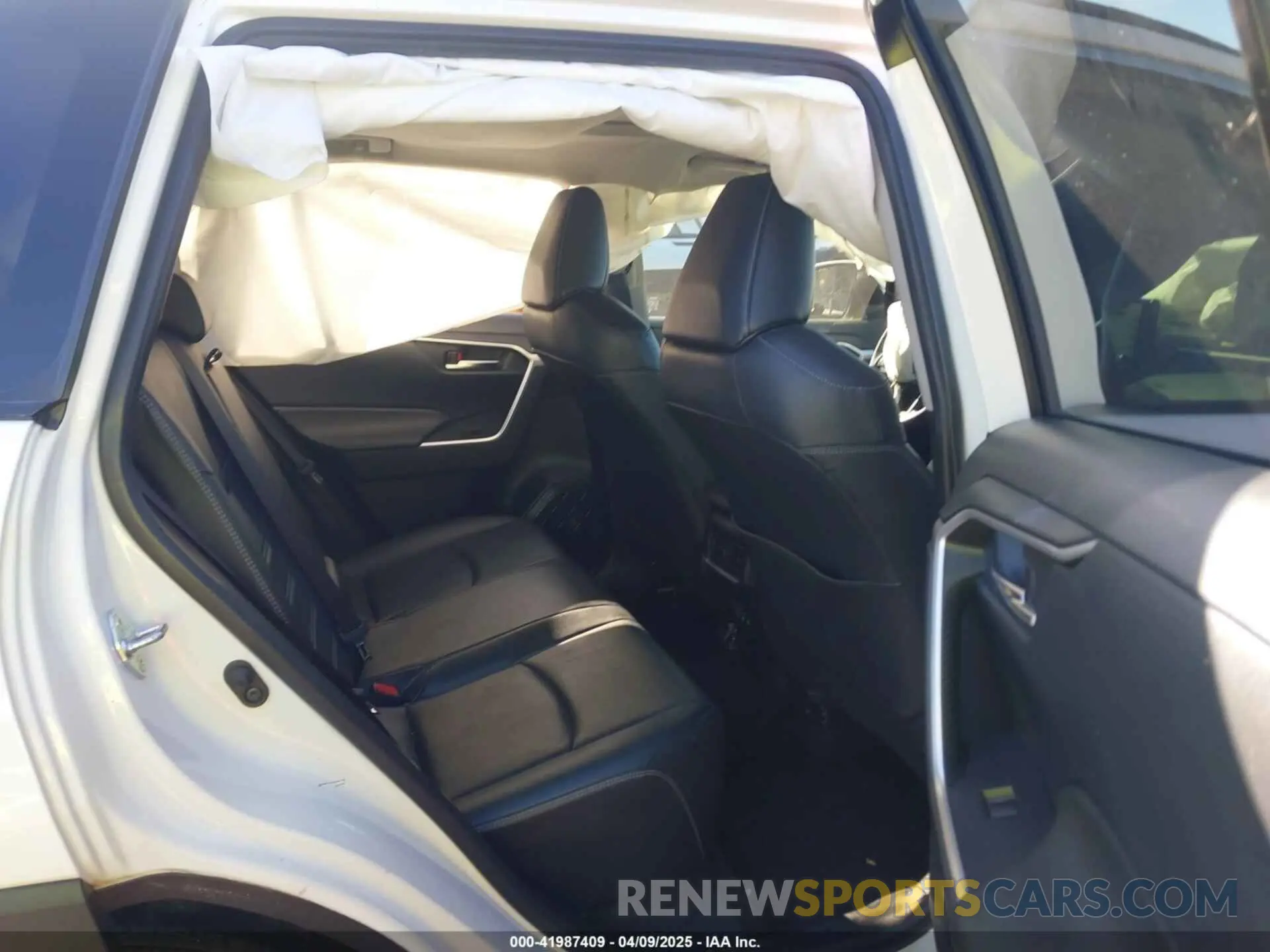 8 fotografías del automóvil dañado JTMA1RFV9KJ007728 TOYOTA RAV4 2019