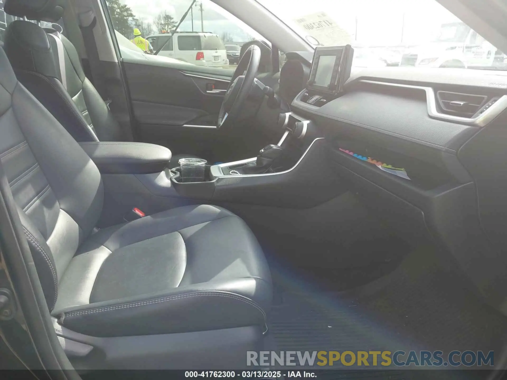 5 fotografías del automóvil dañado JTMC1RFV1KD037085 TOYOTA RAV4 2019