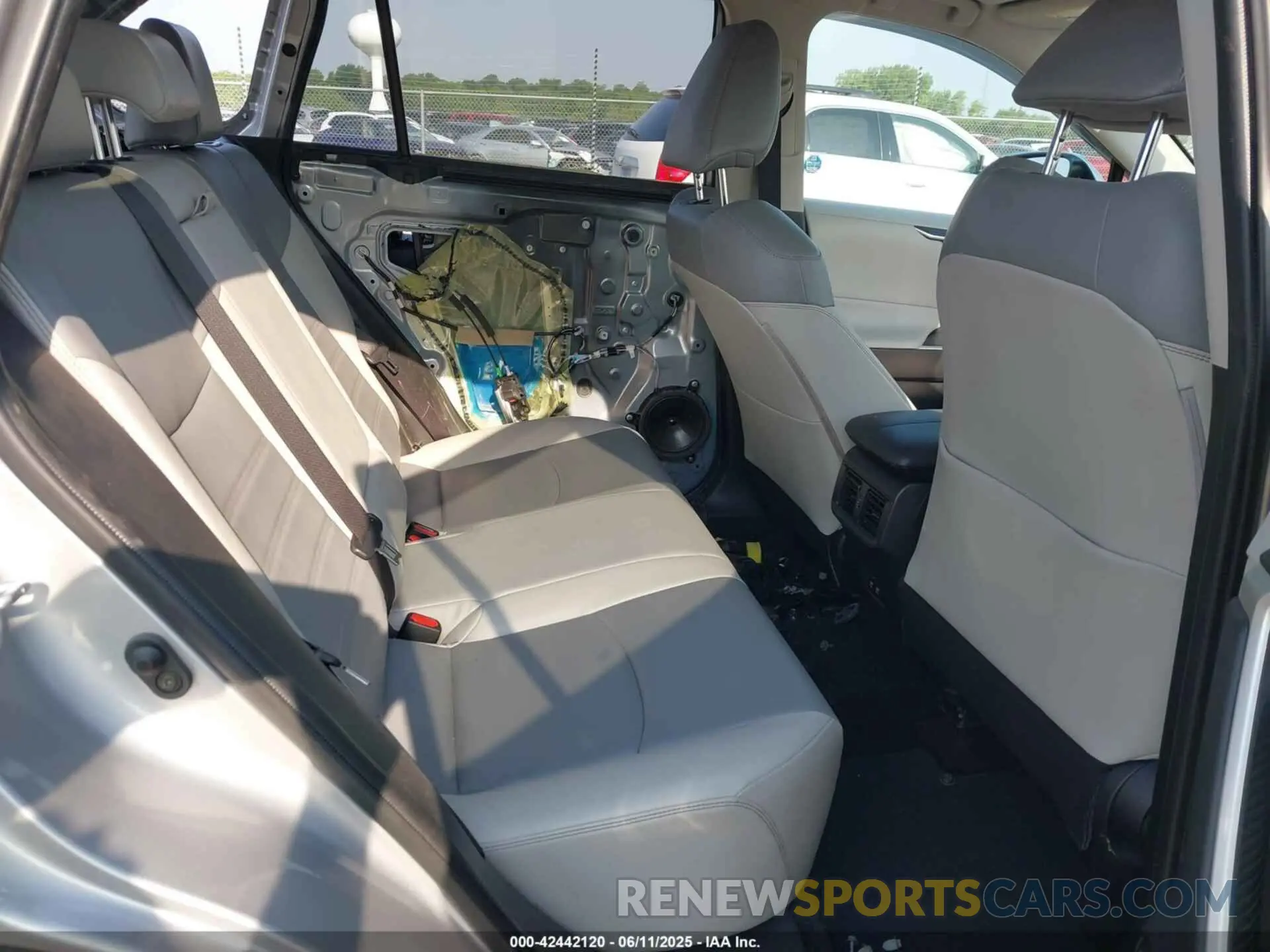 8 fotografías del automóvil dañado JTMC1RFV3KD512218 TOYOTA RAV4 2019