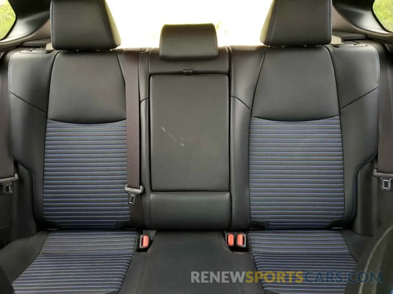 10 fotografías del automóvil dañado JTMEWRFV4KJ004433 TOYOTA RAV4 2019
