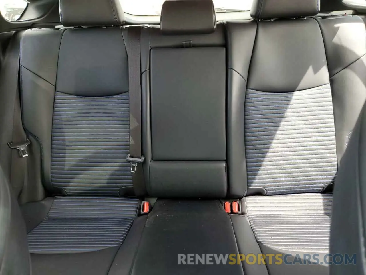 10 fotografías del automóvil dañado JTMEWRFV8KD520292 TOYOTA RAV4 2019