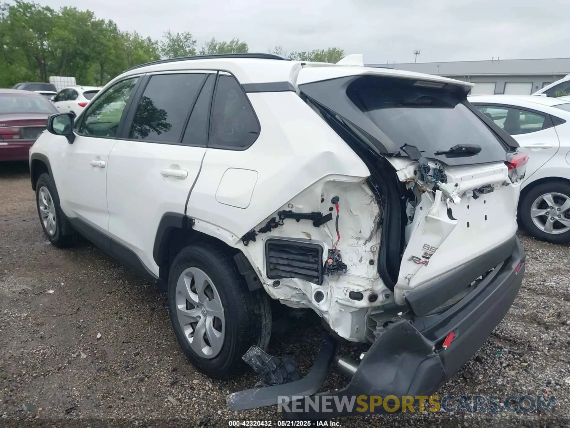 3 fotografías del automóvil dañado JTMF1RFV0KD517535 TOYOTA RAV4 2019