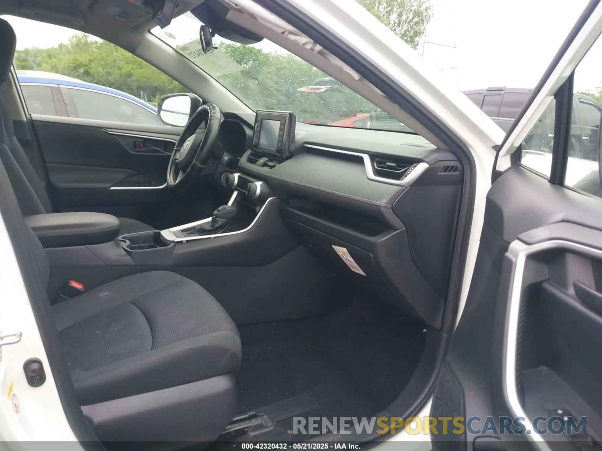 5 fotografías del automóvil dañado JTMF1RFV0KD517535 TOYOTA RAV4 2019