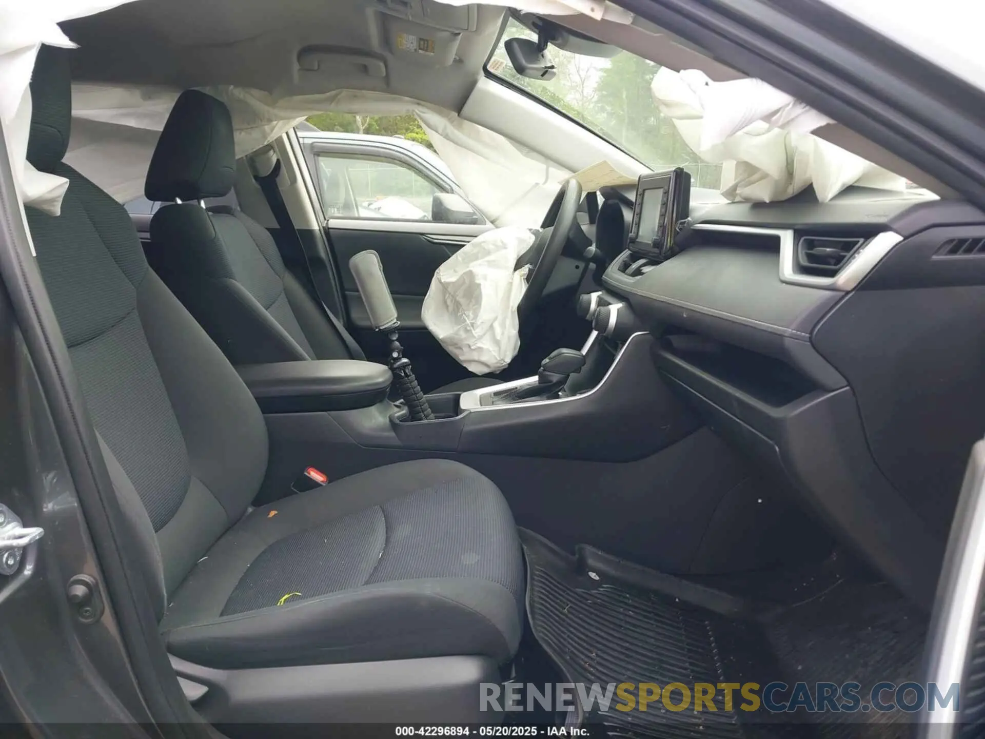 5 fotografías del automóvil dañado JTMF1RFV3KD033374 TOYOTA RAV4 2019