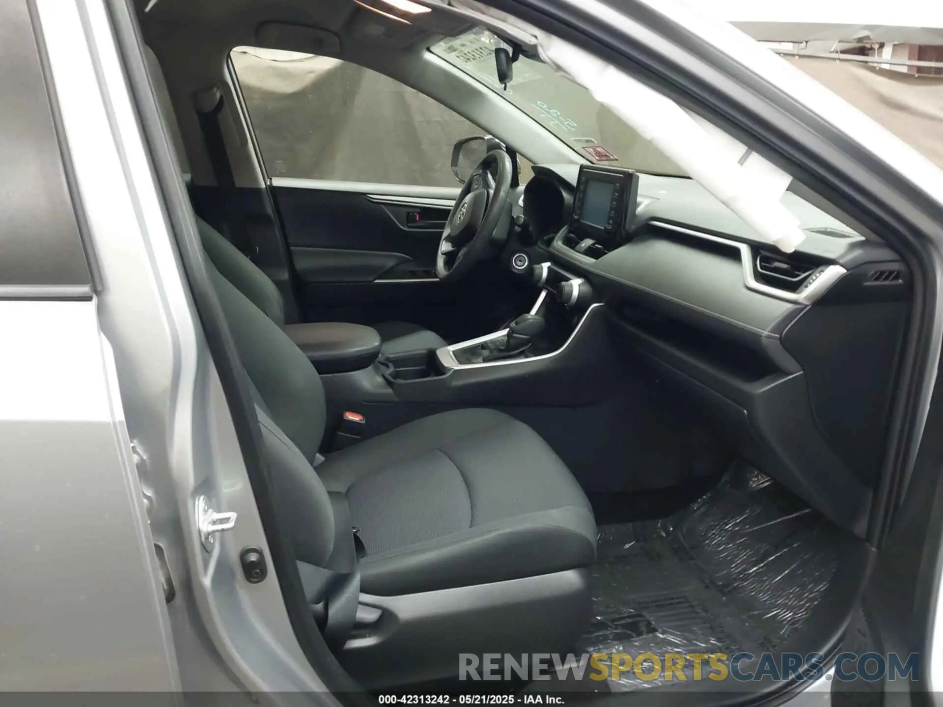 5 fotografías del automóvil dañado JTMF1RFV7KD043650 TOYOTA RAV4 2019