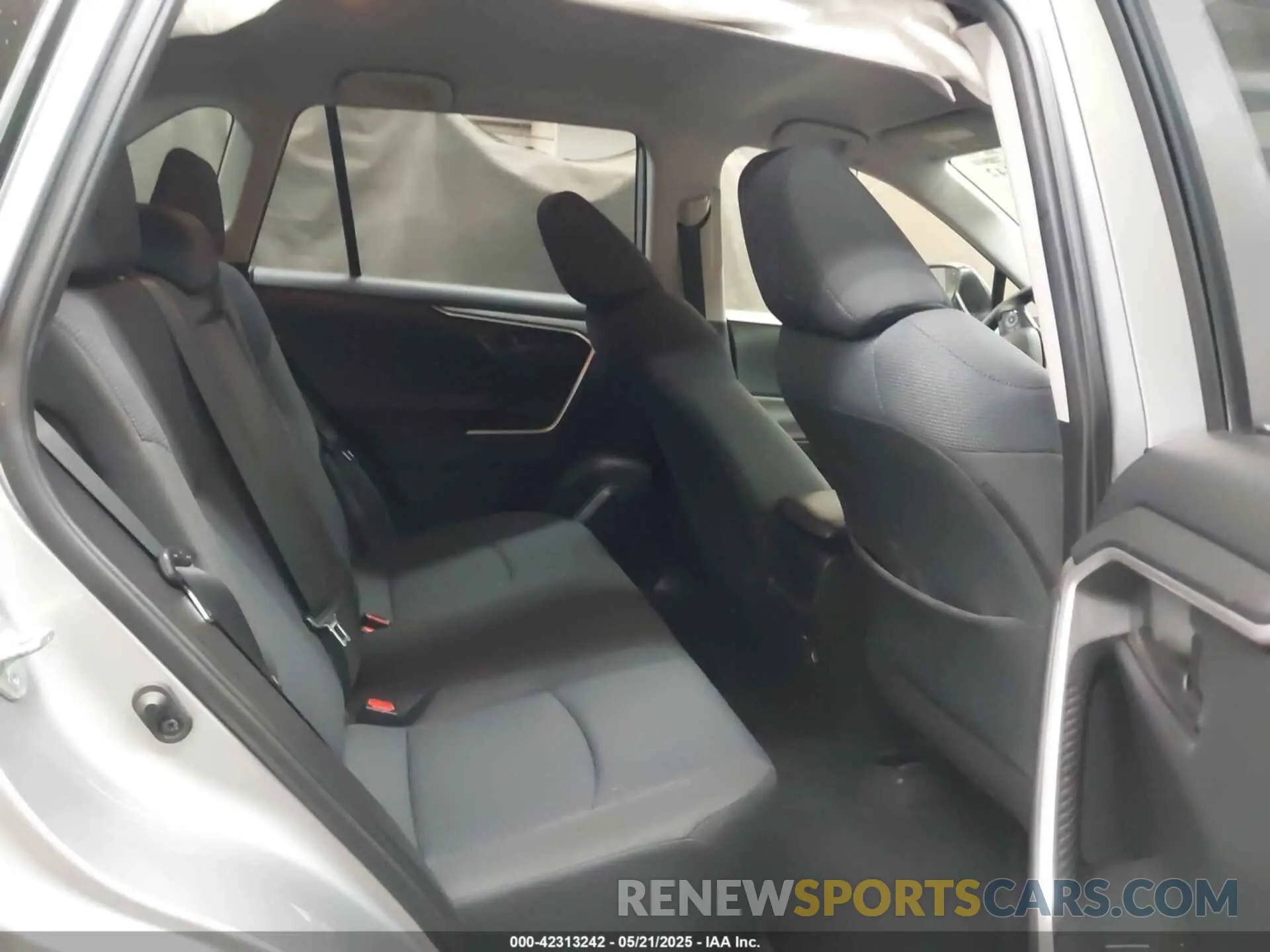 8 fotografías del automóvil dañado JTMF1RFV7KD043650 TOYOTA RAV4 2019
