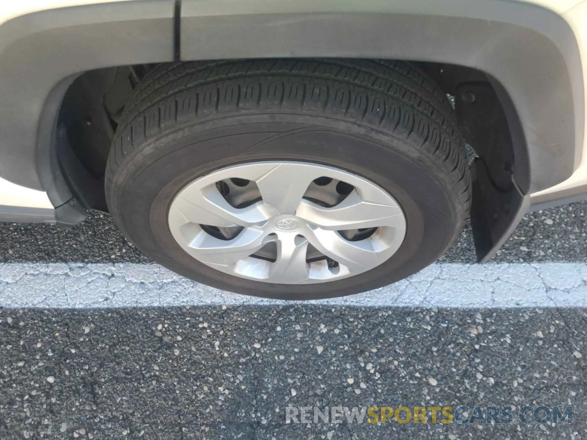 24 fotografías del automóvil dañado JTMF1RFV9KD032276 TOYOTA RAV4 2019