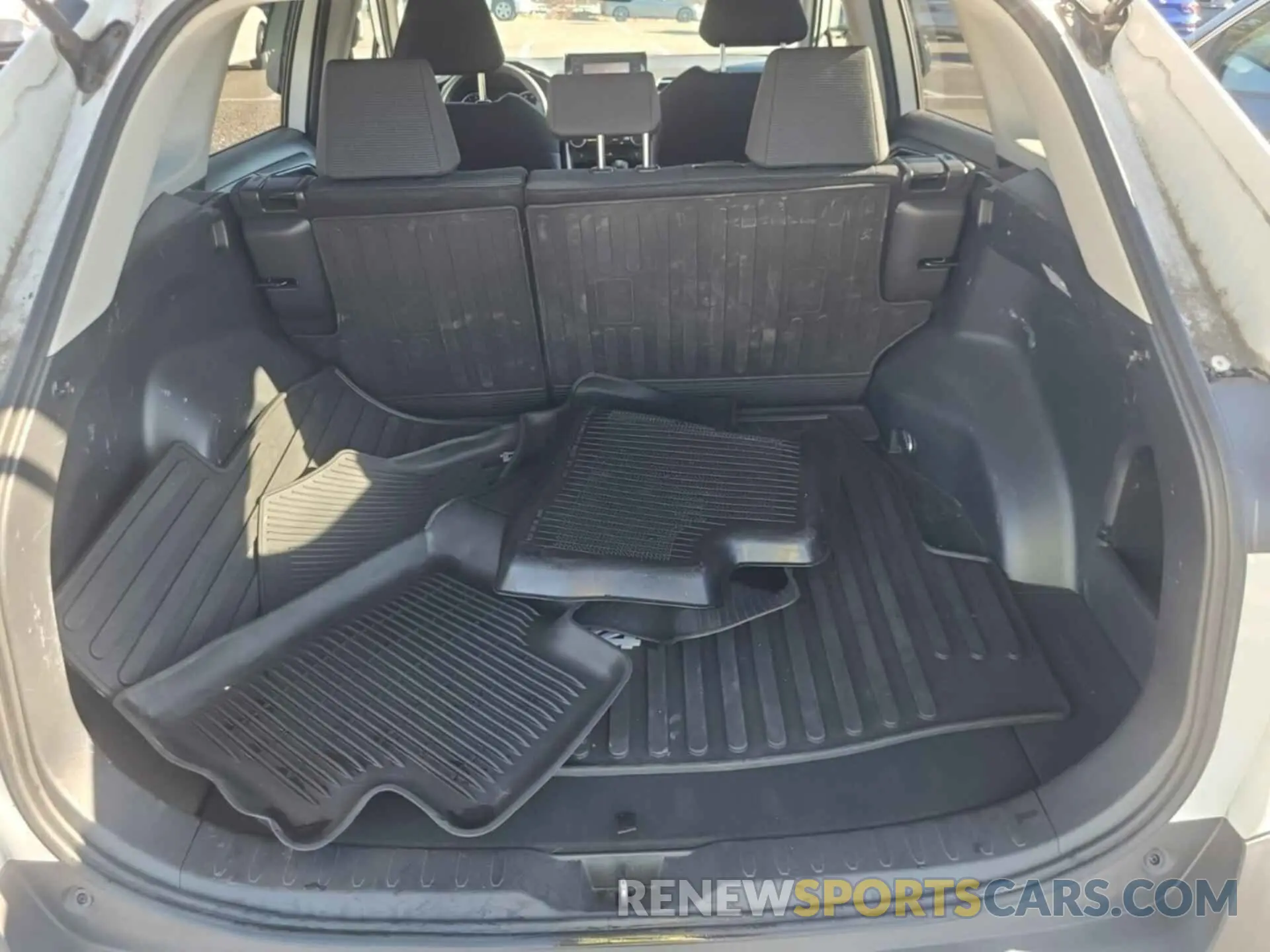 3 fotografías del automóvil dañado JTMF1RFV9KD032276 TOYOTA RAV4 2019