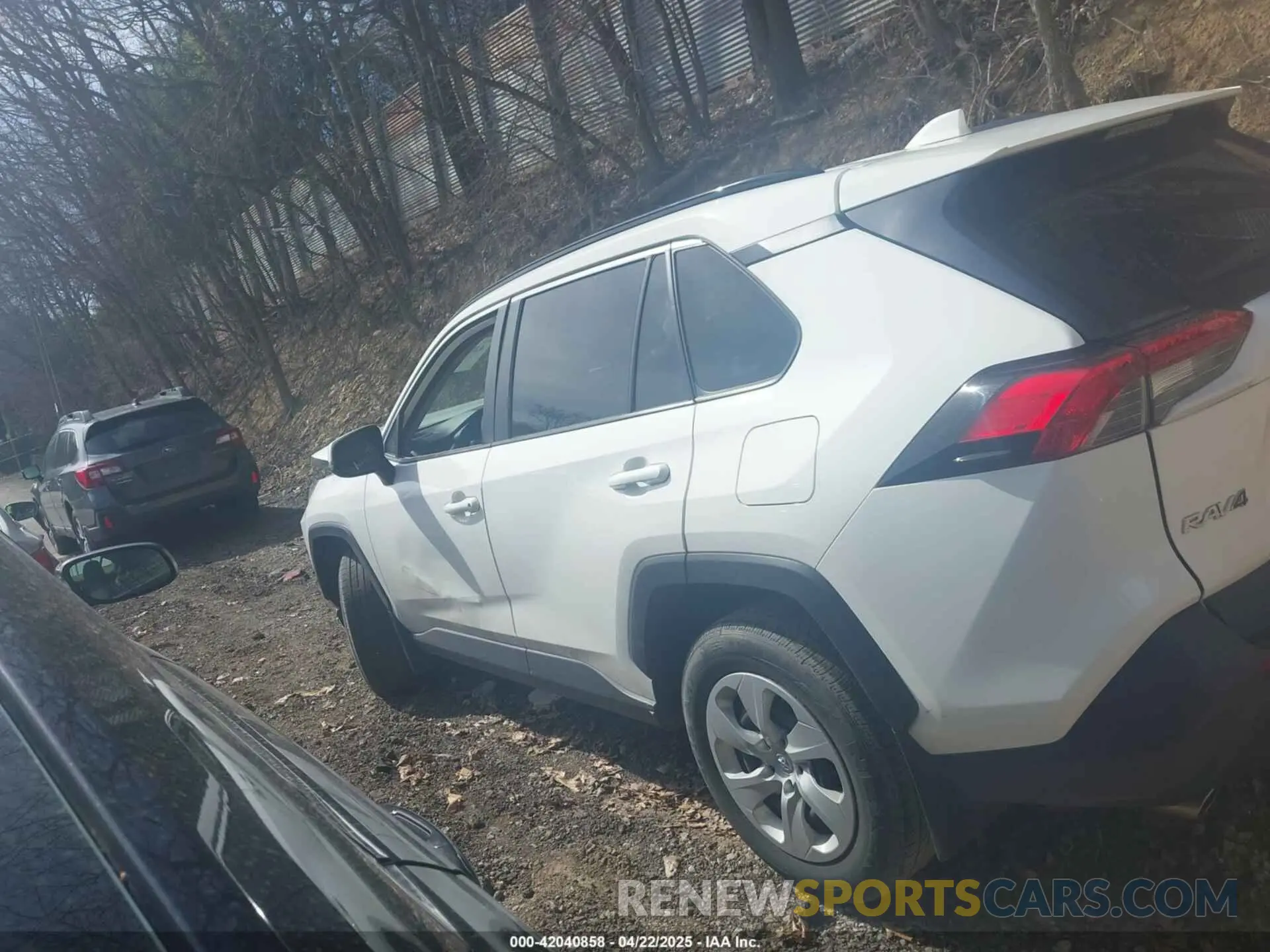 15 fotografías del automóvil dañado JTMG1RFV0KD043865 TOYOTA RAV4 2019