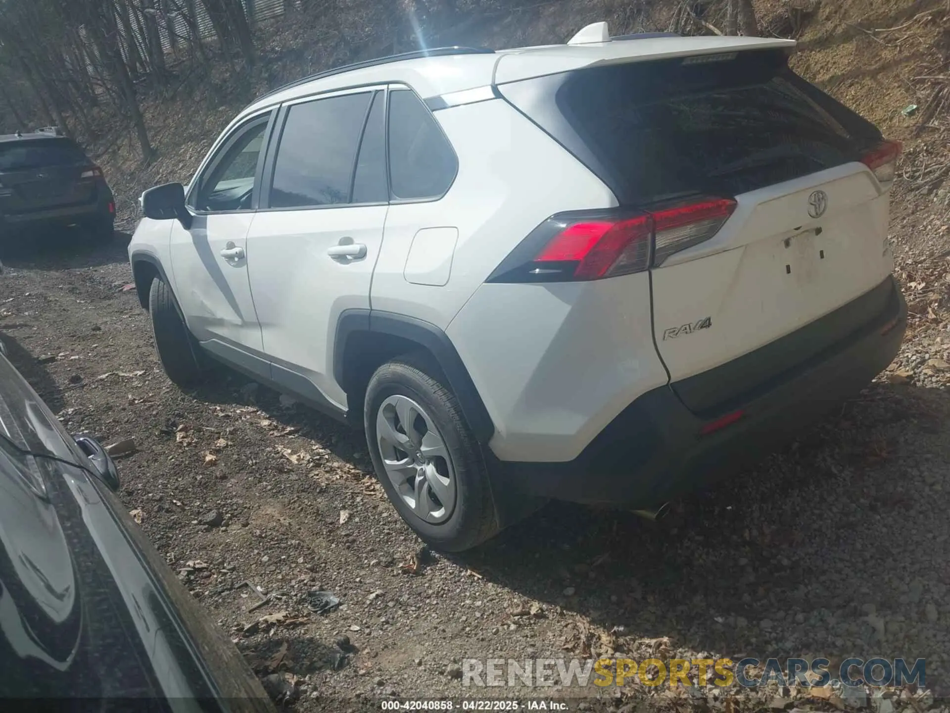 3 fotografías del automóvil dañado JTMG1RFV0KD043865 TOYOTA RAV4 2019