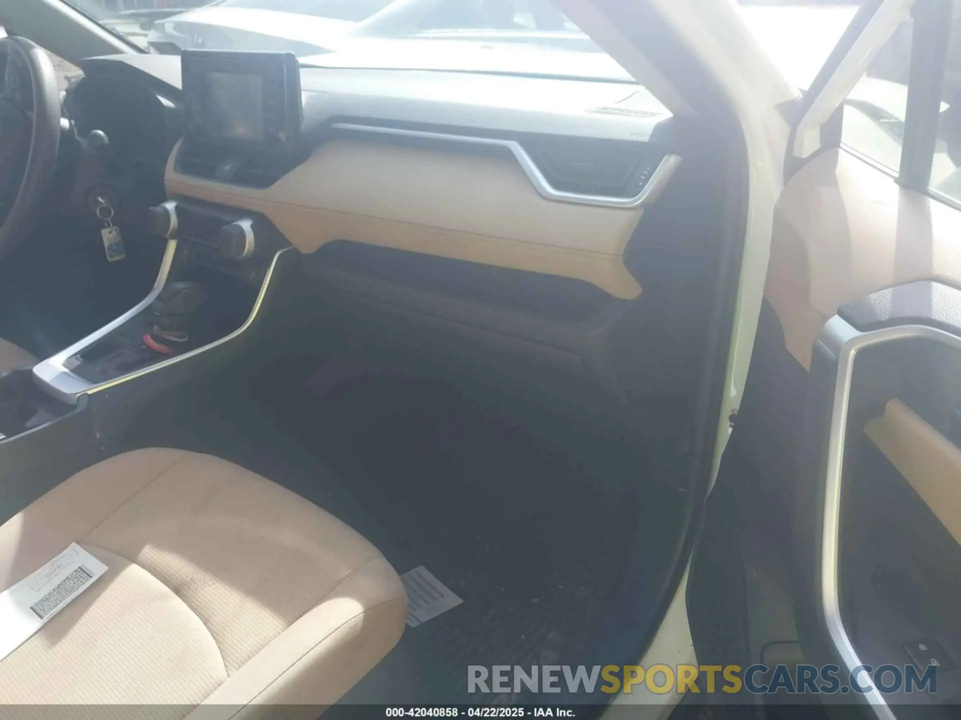 5 fotografías del automóvil dañado JTMG1RFV0KD043865 TOYOTA RAV4 2019