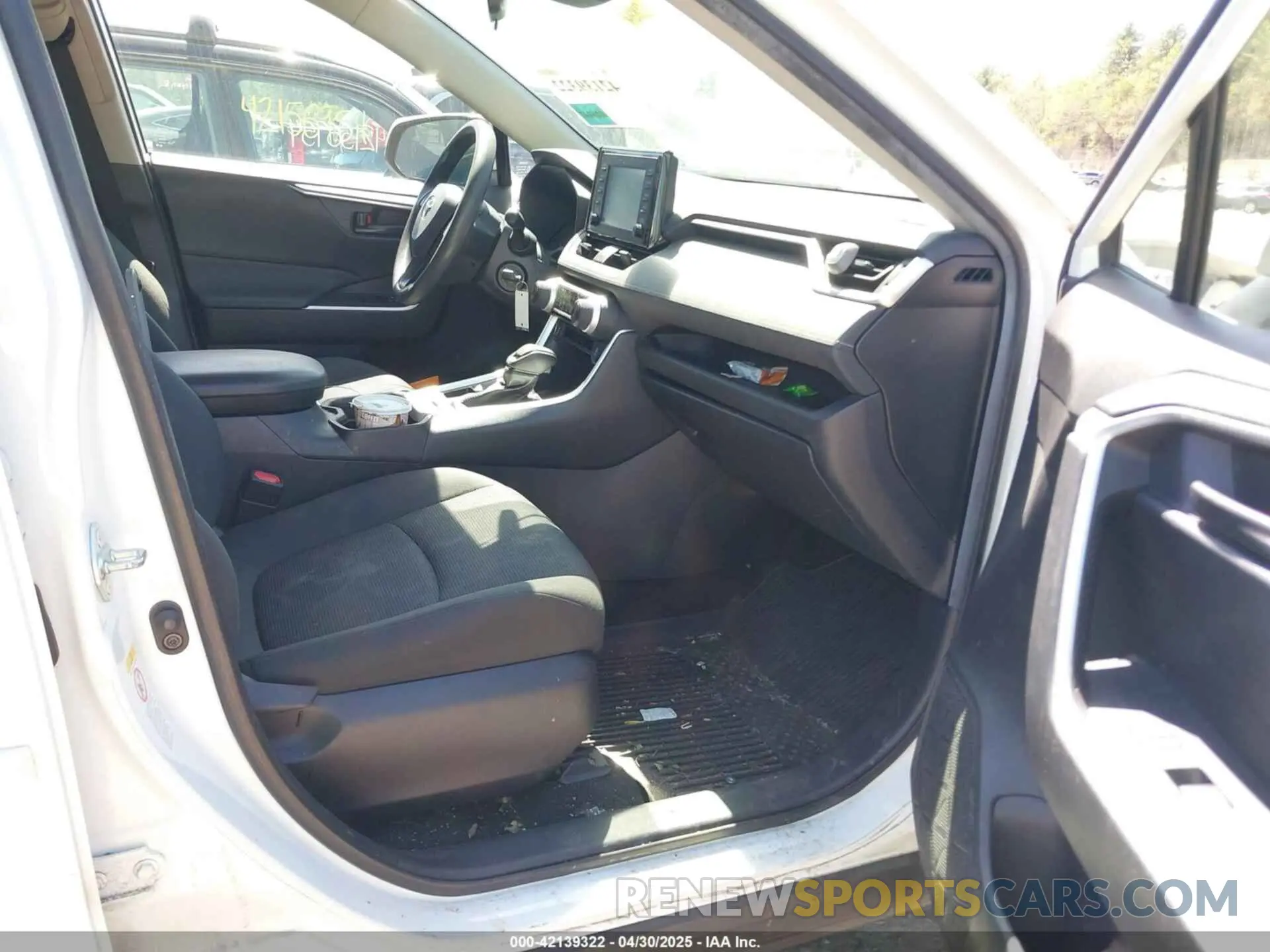 5 fotografías del automóvil dañado JTMG1RFV3KD007040 TOYOTA RAV4 2019