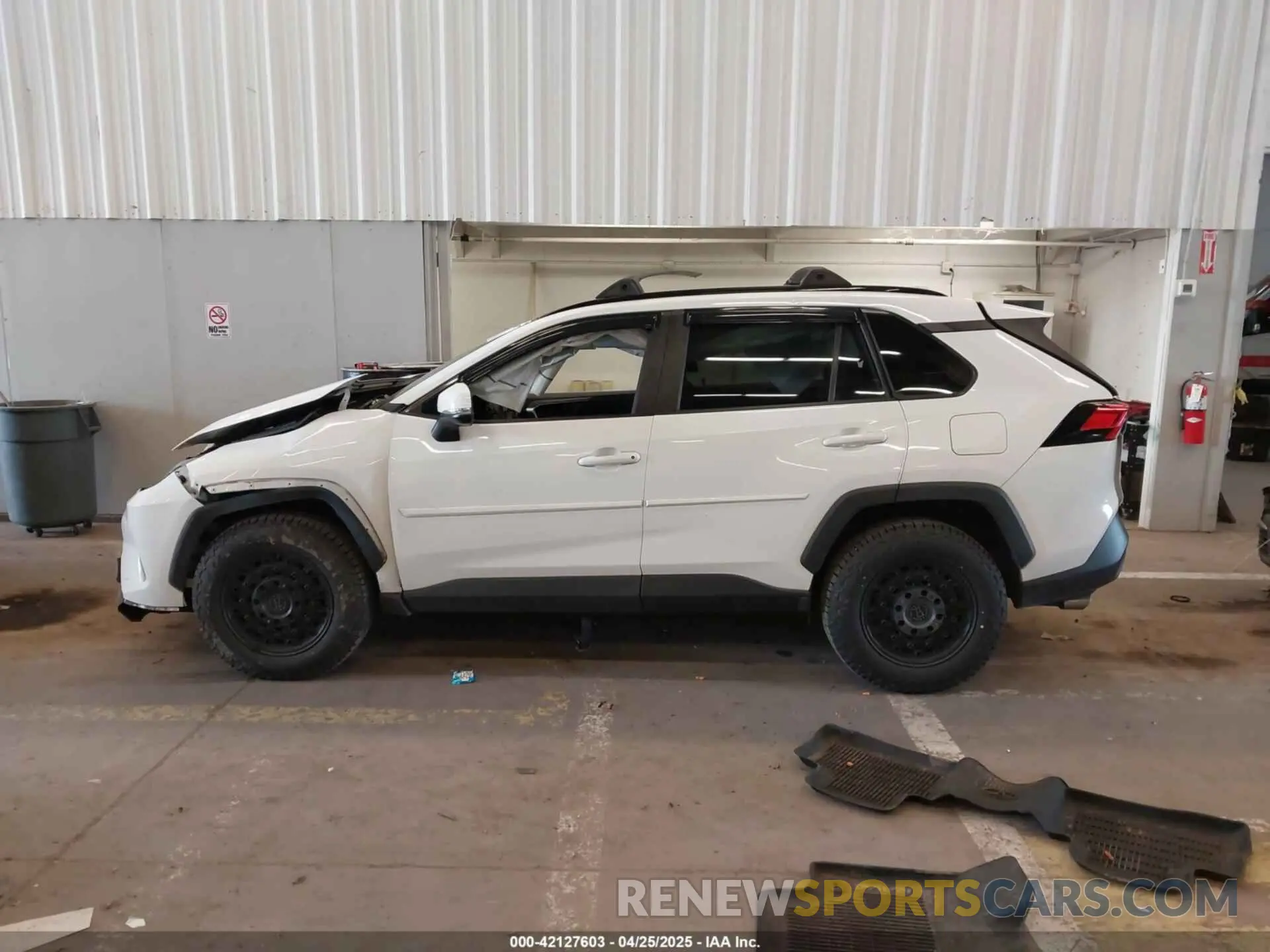 14 fotografías del automóvil dañado JTMG1RFV8KD503144 TOYOTA RAV4 2019