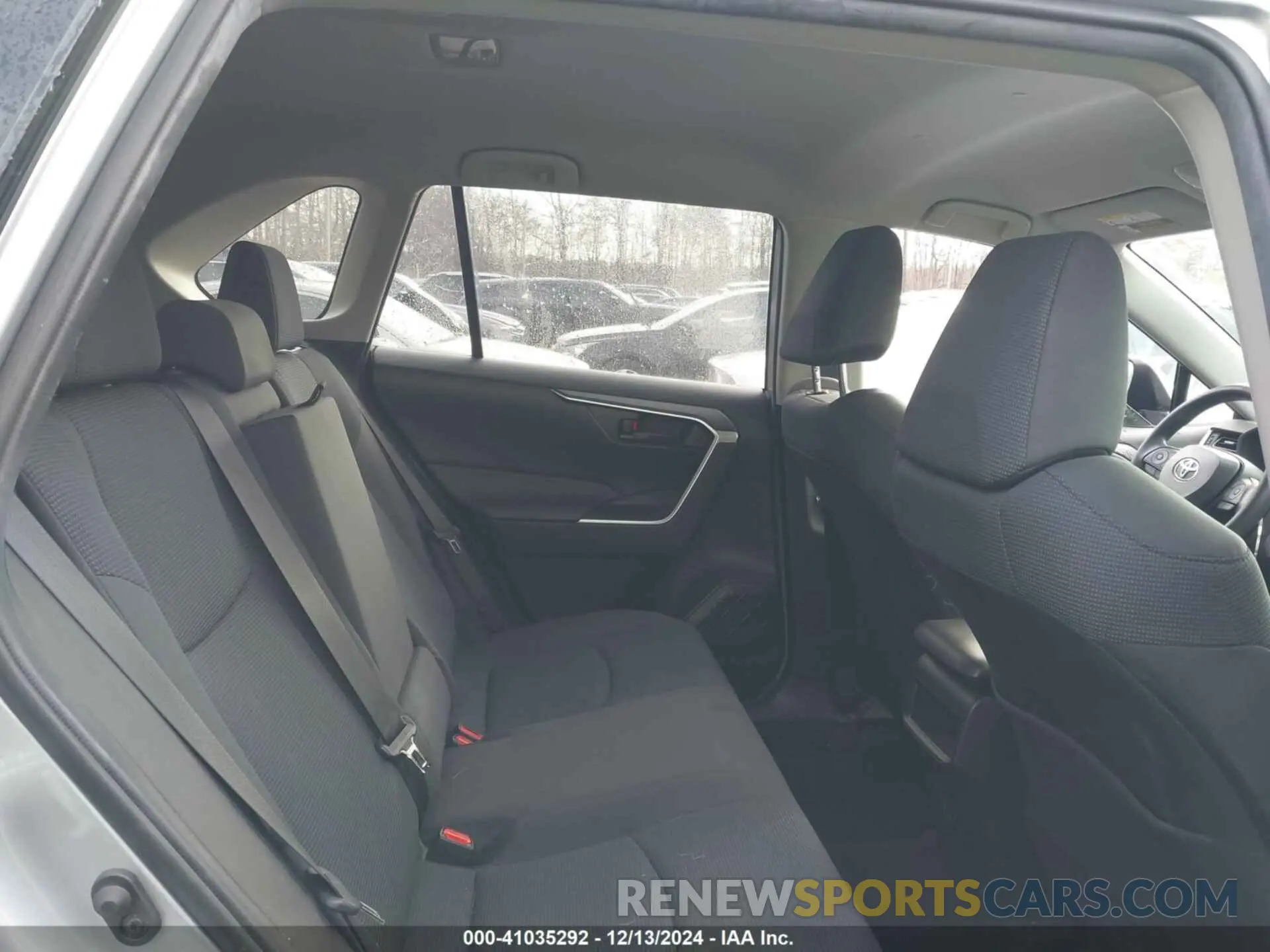 8 fotografías del automóvil dañado JTMG1RFV9KD507557 TOYOTA RAV4 2019