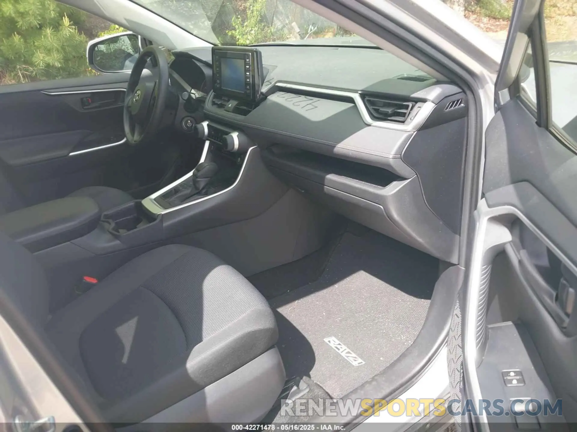 5 fotografías del automóvil dañado JTMG1RFV9KJ020859 TOYOTA RAV4 2019