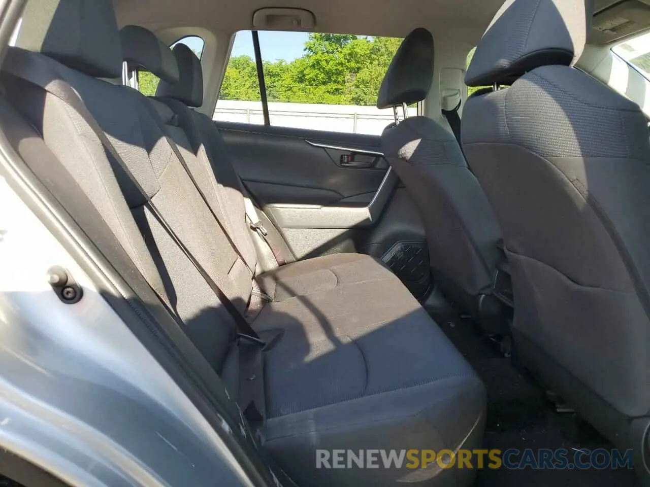 10 fotografías del automóvil dañado JTMH1RFV0KJ008328 TOYOTA RAV4 2019