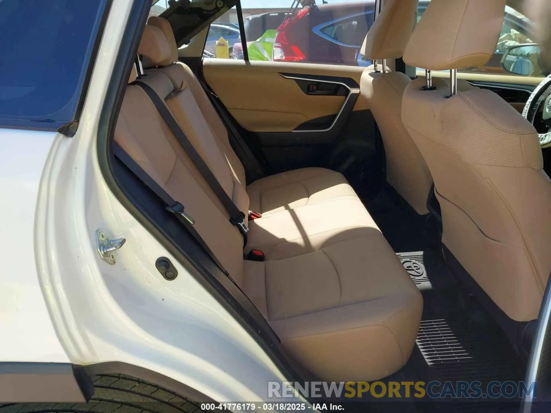 8 fotografías del automóvil dañado JTMH1RFV1KD004173 TOYOTA RAV4 2019