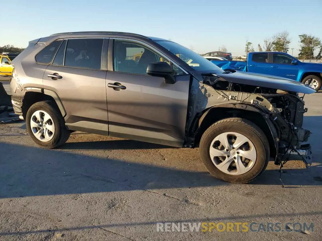 4 fotografías del automóvil dañado JTMH1RFV2KJ010811 TOYOTA RAV4 2019