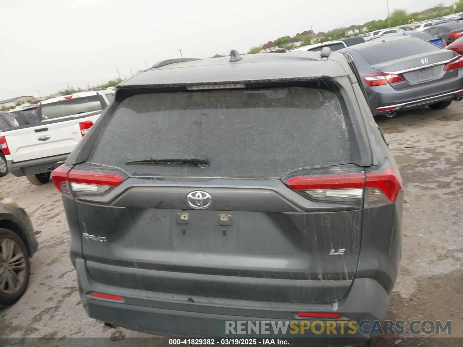 15 fotografías del automóvil dañado JTMH1RFV3KD501628 TOYOTA RAV4 2019