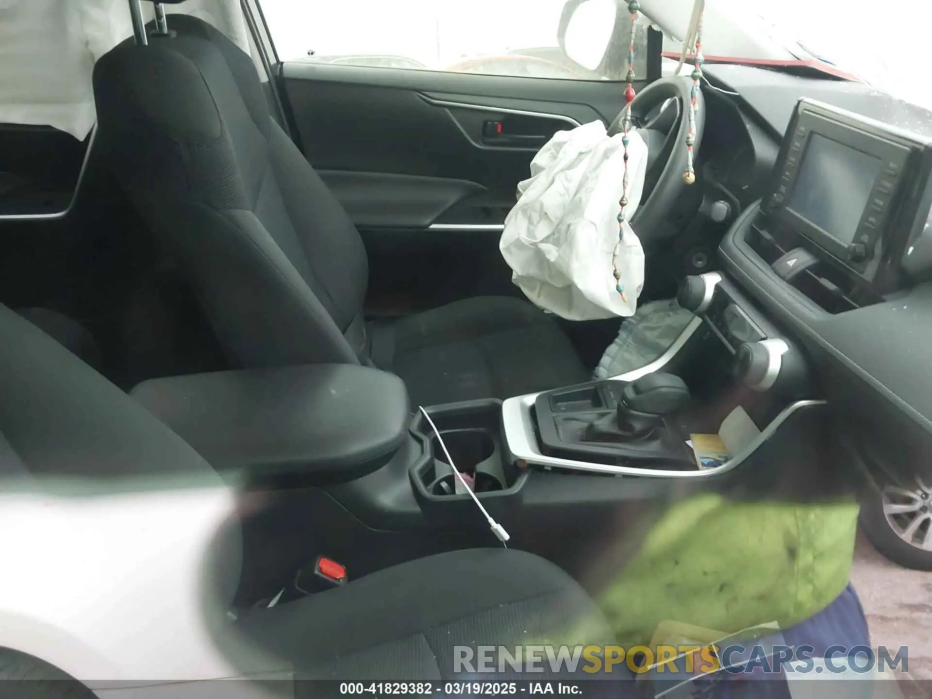 5 fotografías del automóvil dañado JTMH1RFV3KD501628 TOYOTA RAV4 2019