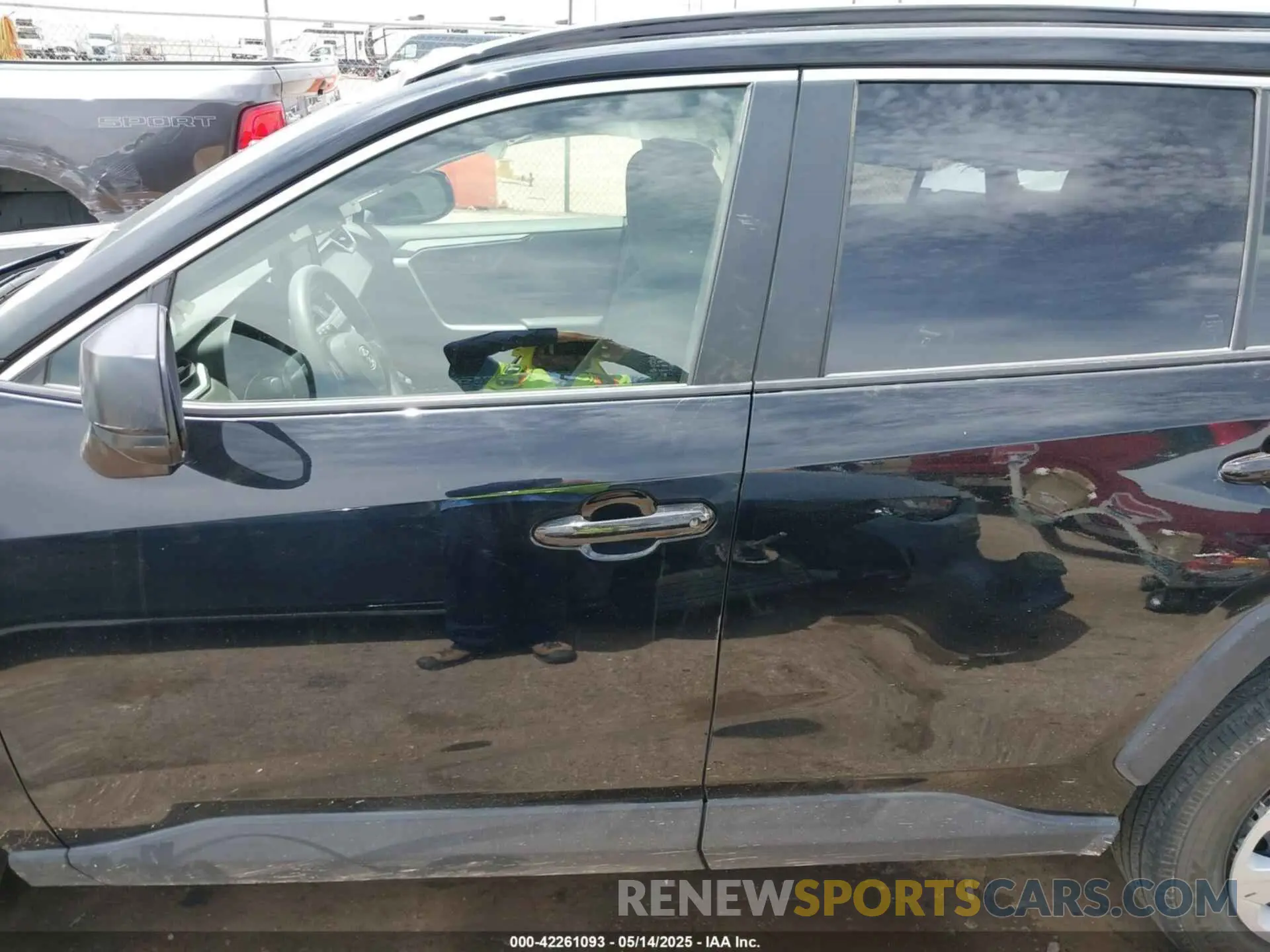 15 fotografías del automóvil dañado JTMH1RFV4KD037636 TOYOTA RAV4 2019