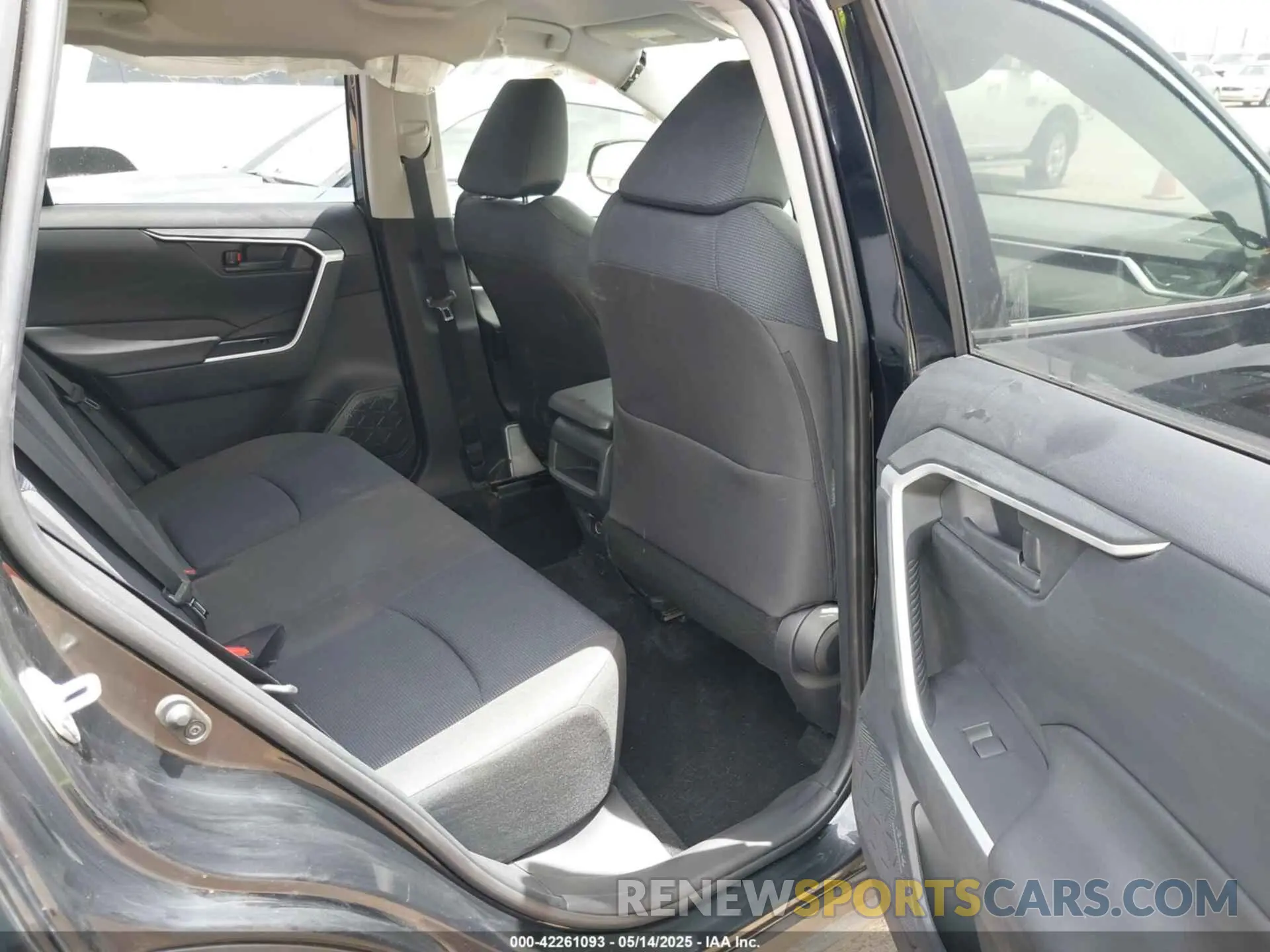 8 fotografías del automóvil dañado JTMH1RFV4KD037636 TOYOTA RAV4 2019