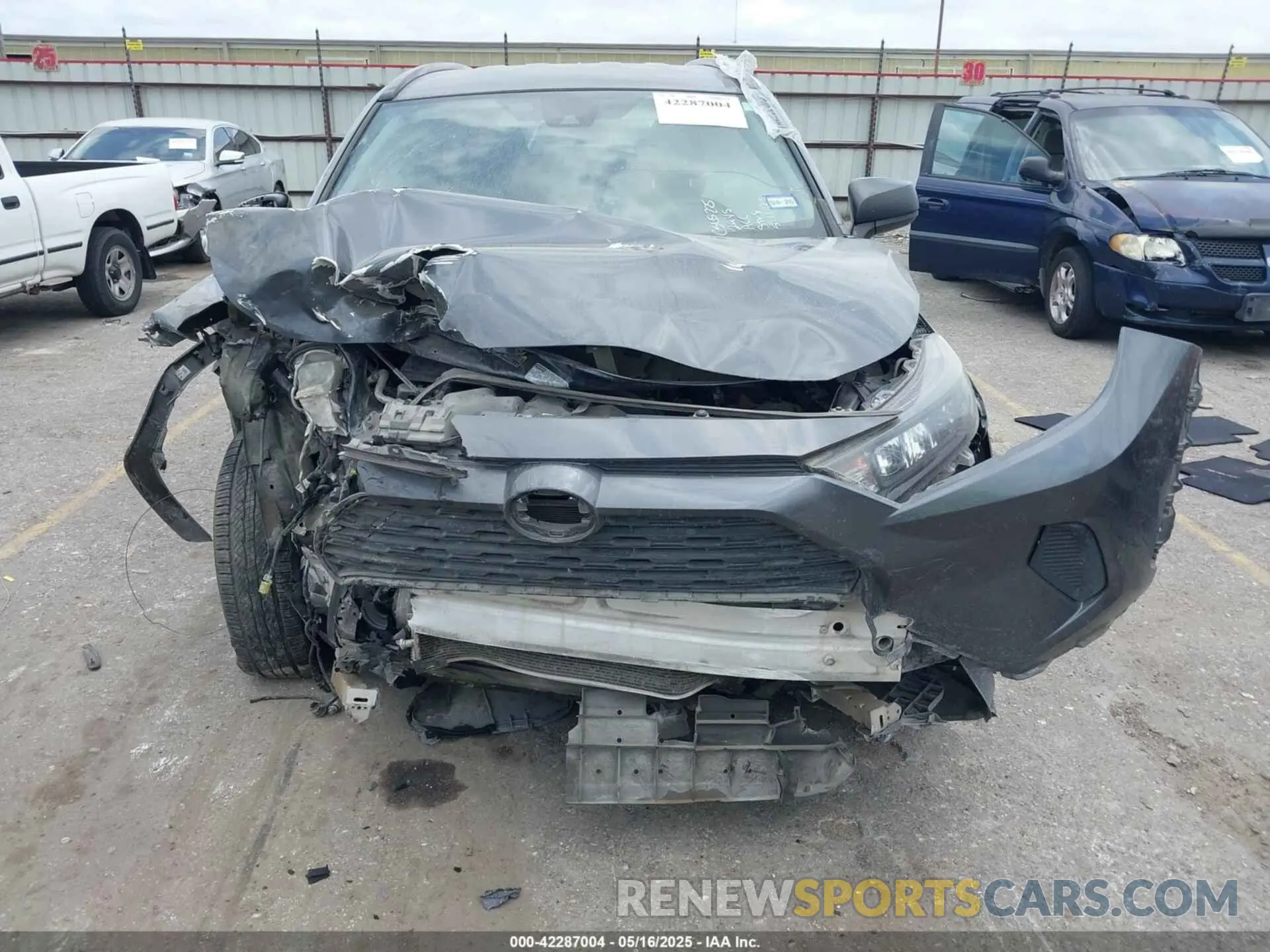 12 fotografías del automóvil dañado JTMH1RFV4KD512945 TOYOTA RAV4 2019