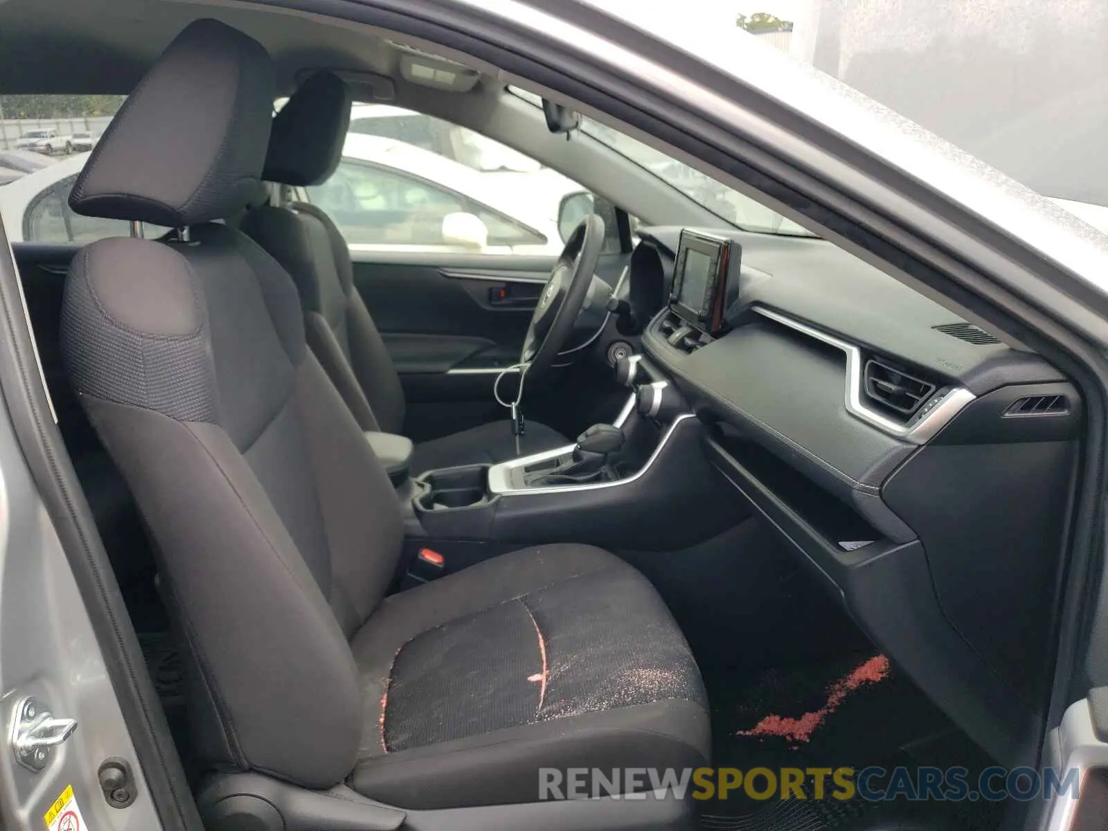 5 fotografías del automóvil dañado JTMH1RFV4KJ006839 TOYOTA RAV4 2019