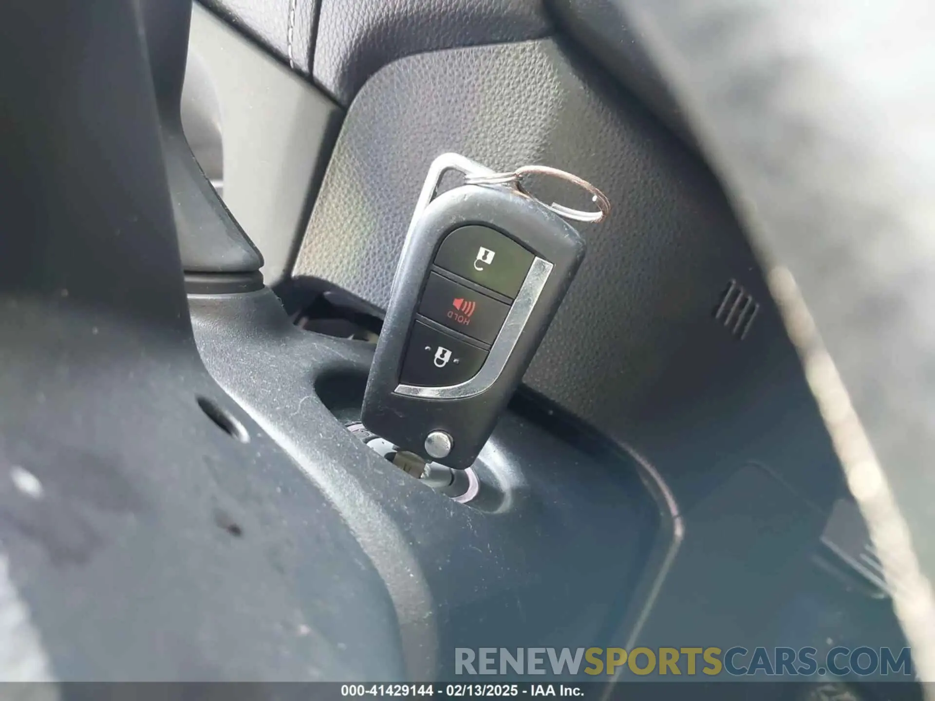 11 fotografías del automóvil dañado JTMH1RFV4KJ010972 TOYOTA RAV4 2019